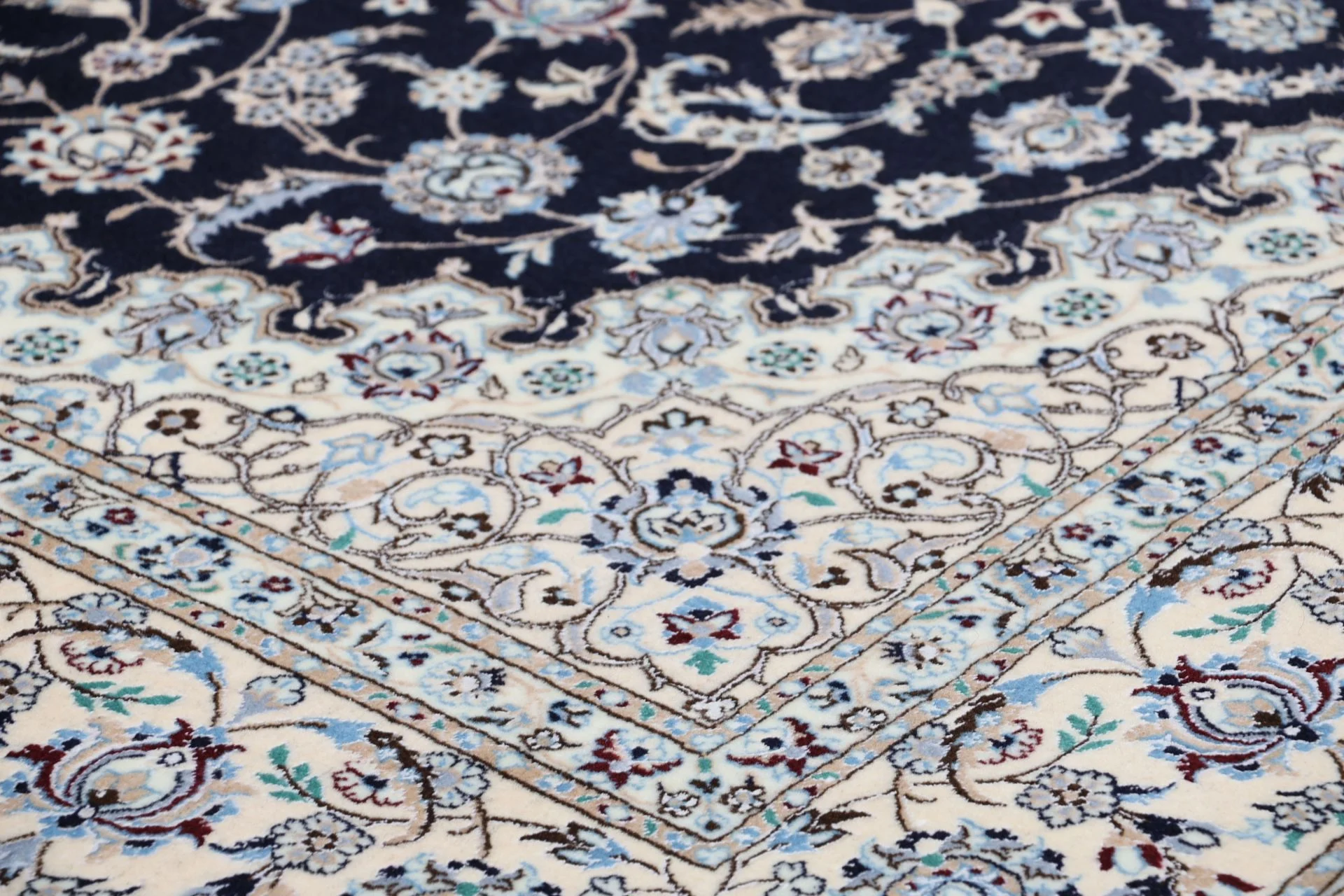 Nain Perserteppich aus Iran, 175 × 255 cm
