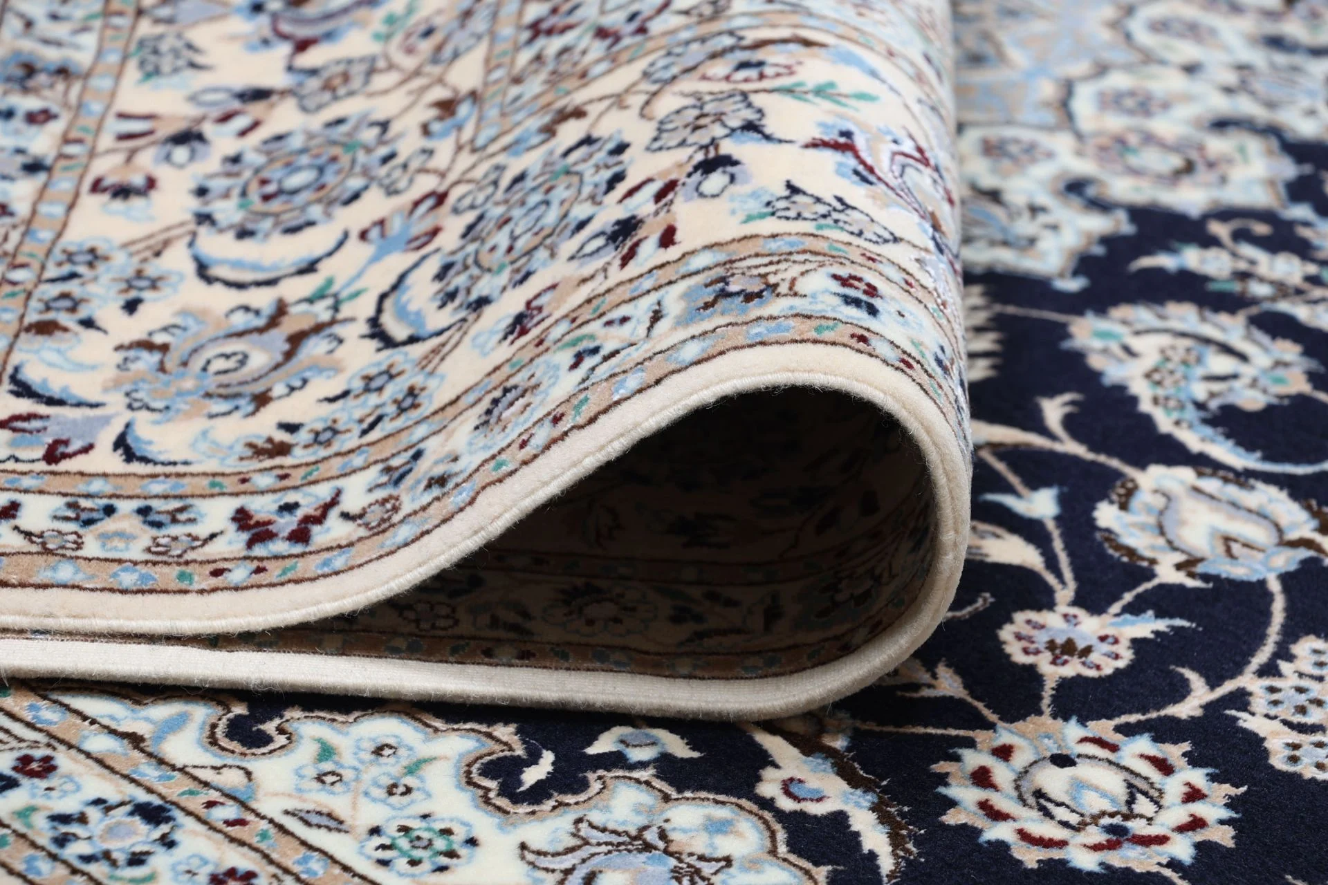 Nain Perserteppich aus Iran, 175 × 255 cm