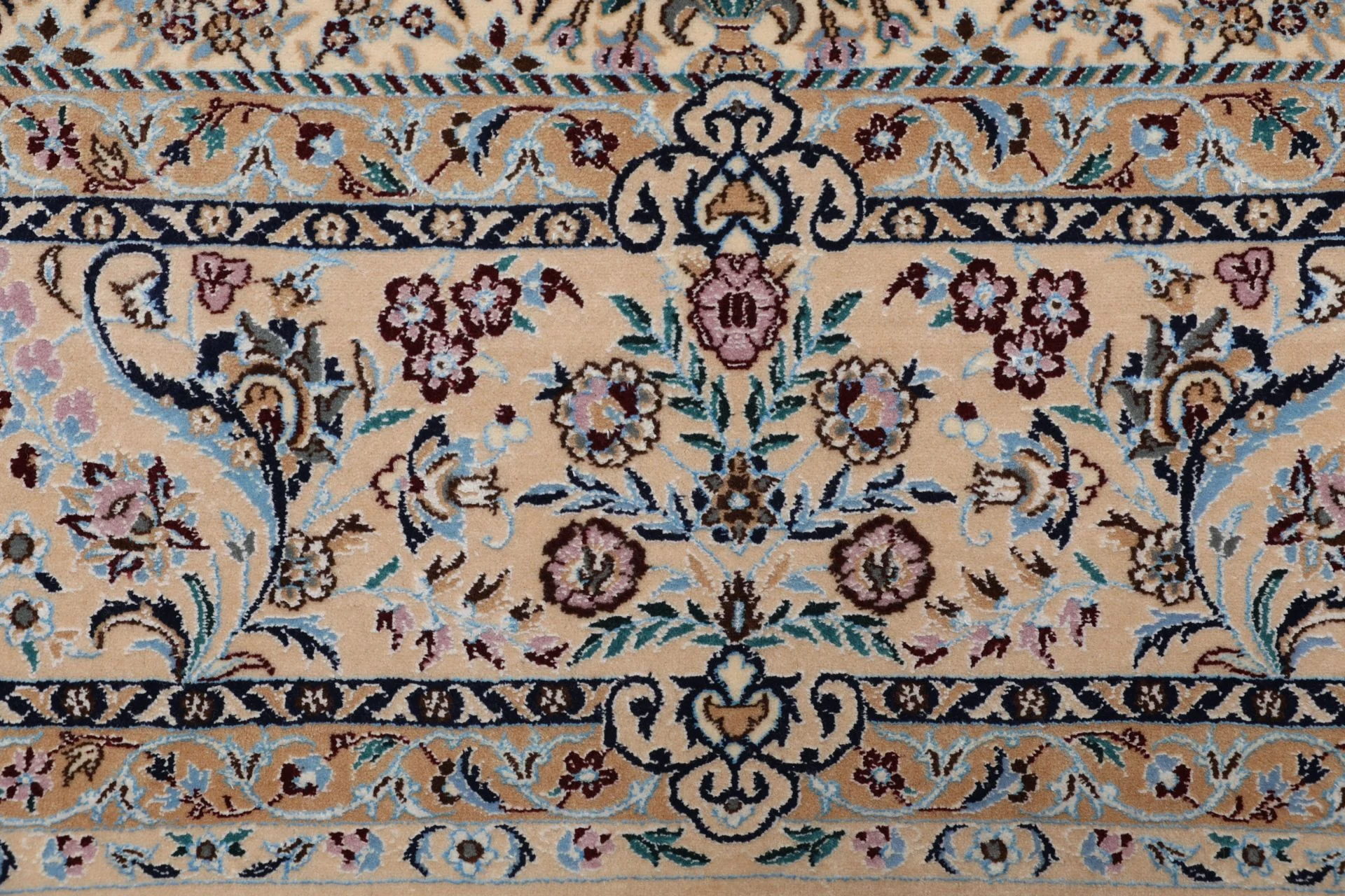Handgeknüpfter Nain Perserteppich 160 × 235 cm