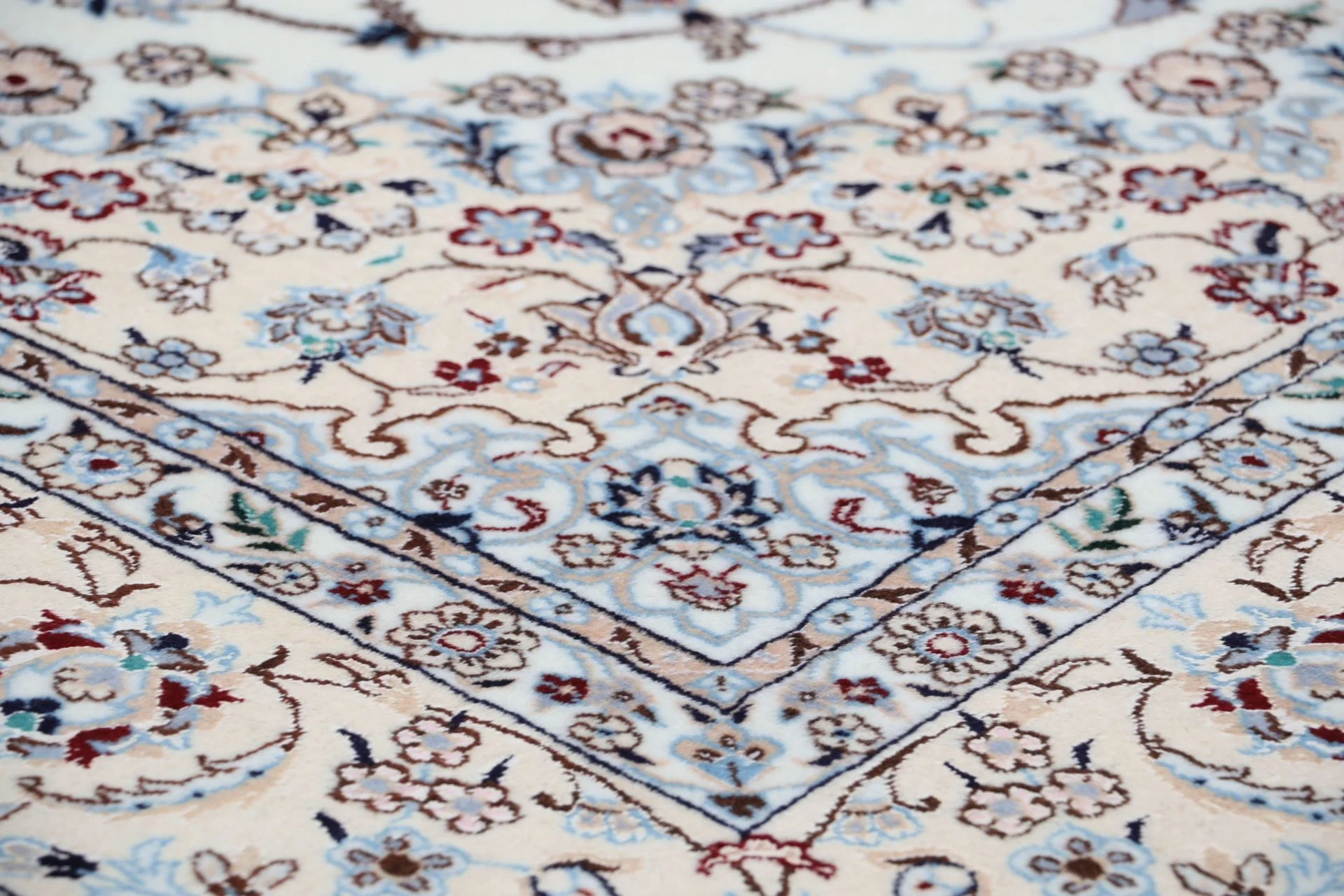 Nain Perserteppich aus Iran, 150 × 240 cm