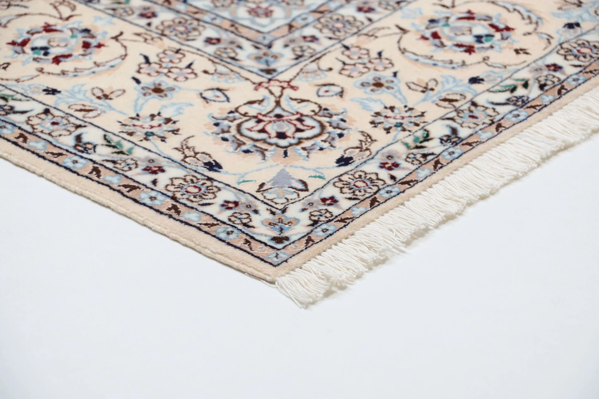Nain Perserteppich aus Iran, 150 × 240 cm