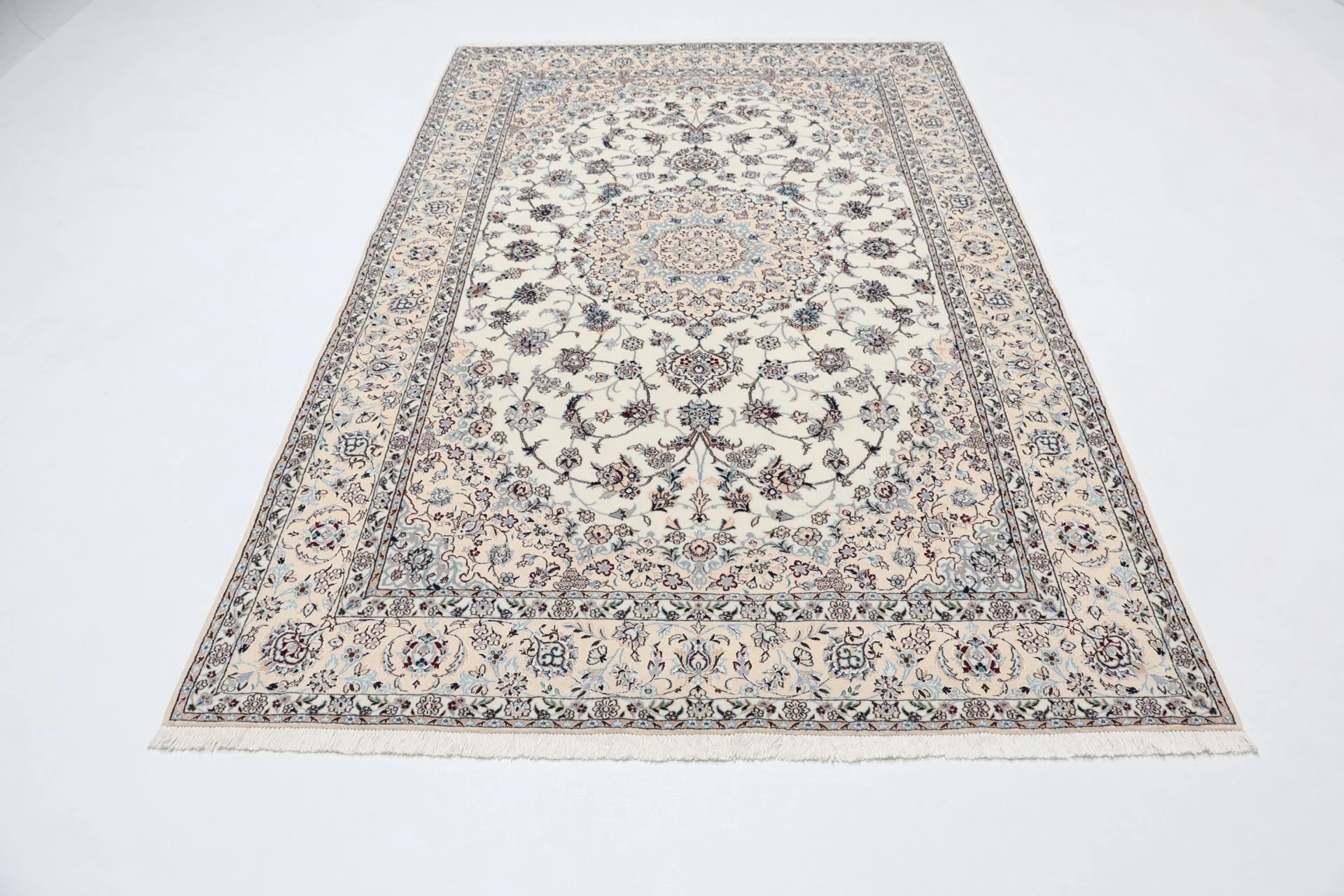 Nain Perserteppich aus Iran, 150 × 240 cm