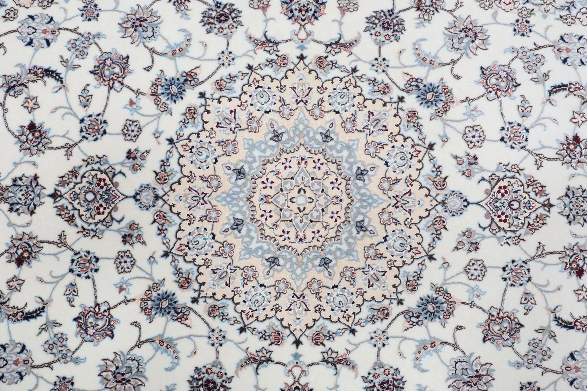 Nain Perserteppich aus Iran, 150 × 240 cm