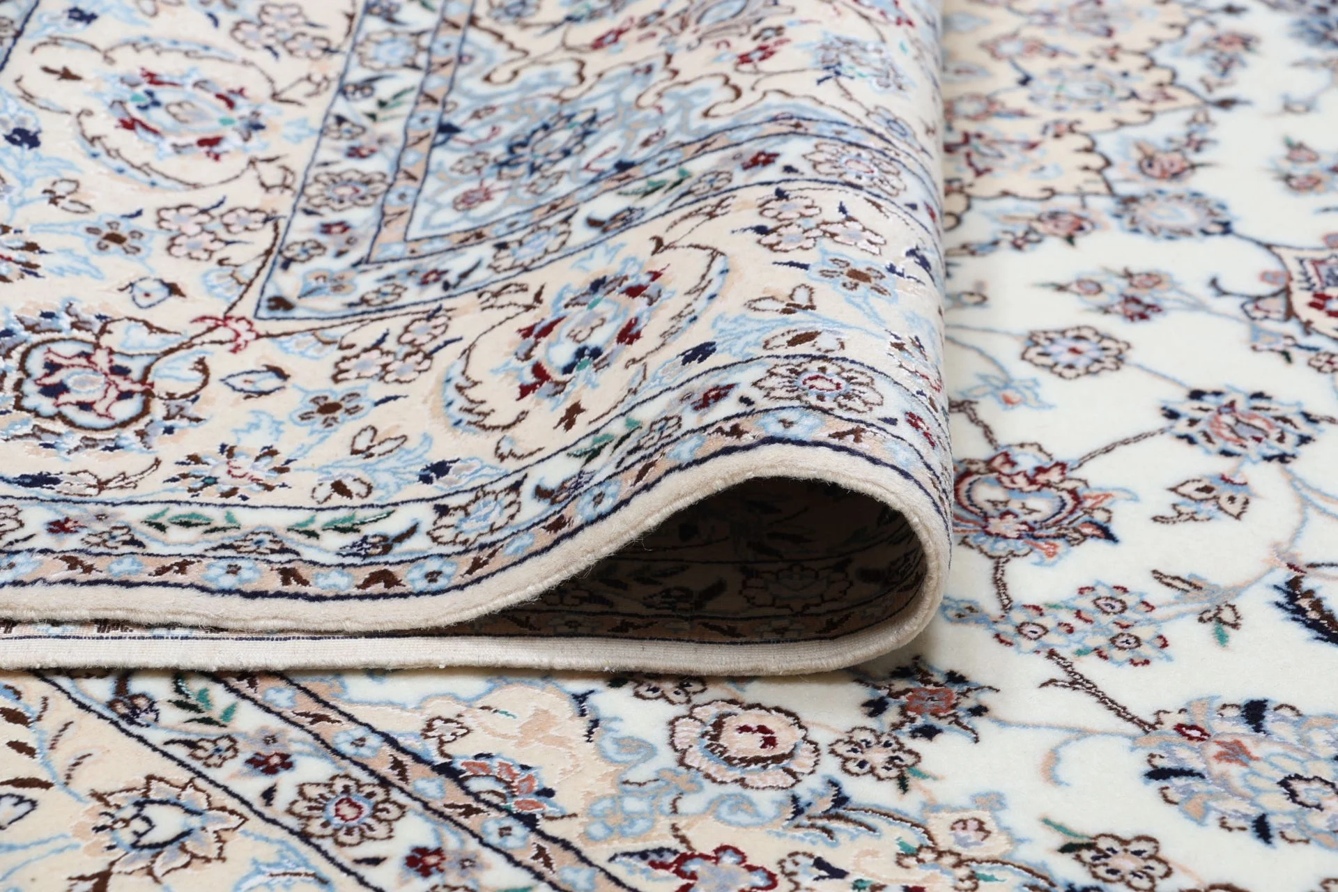 Nain Perserteppich aus Iran, 150 × 240 cm