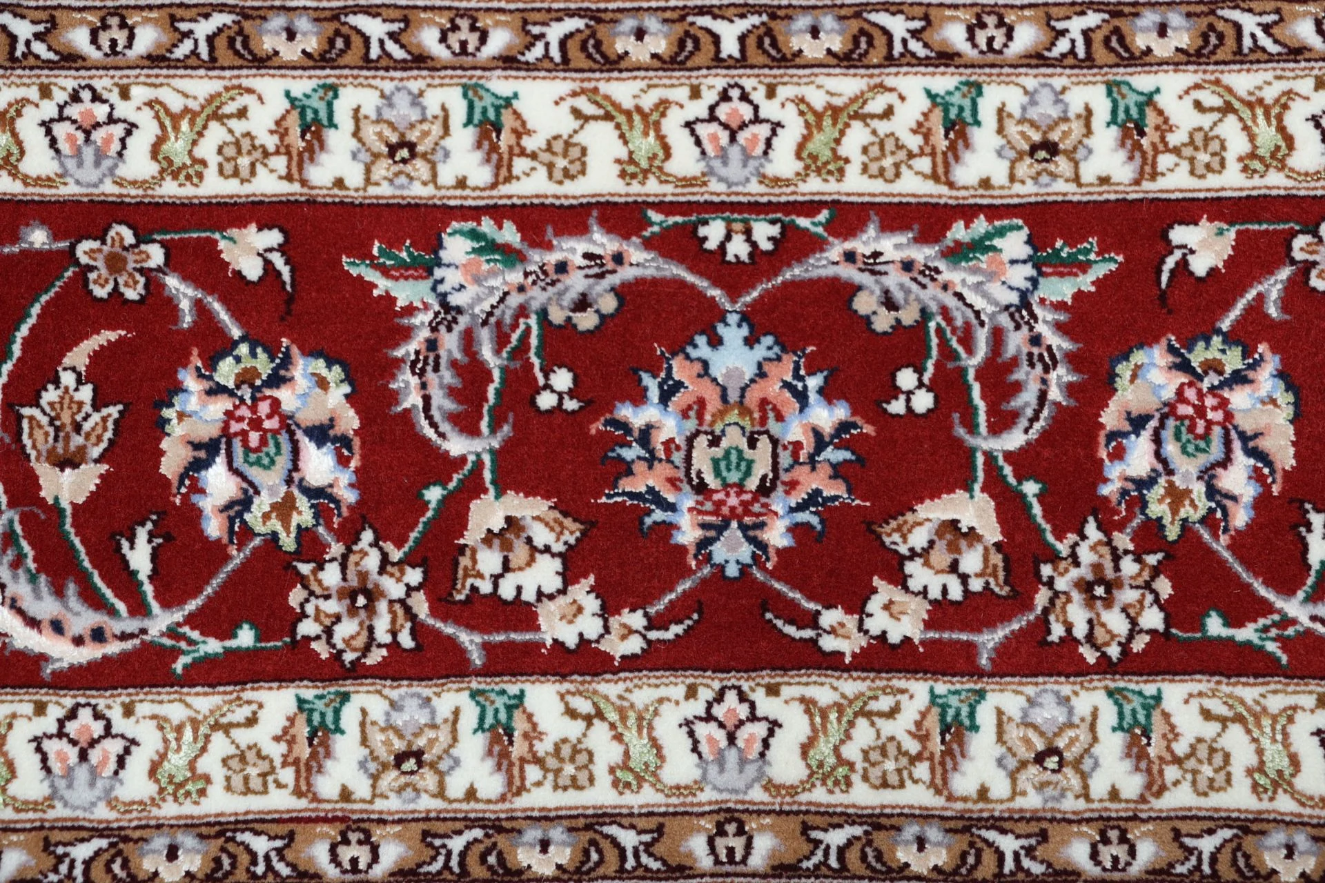 Handgeknüpfter Isfahan Perserteppich 157 × 230 cm