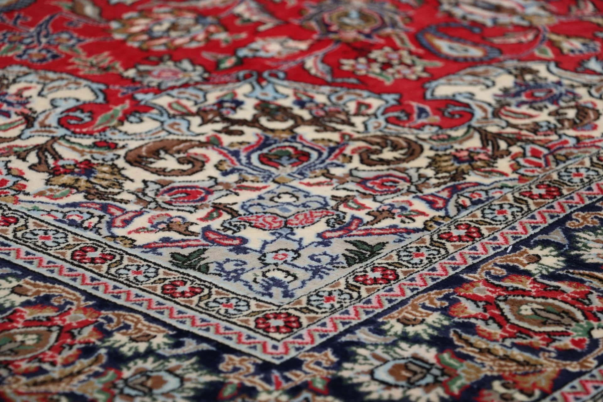 Ghom Perserteppich aus Iran, 160 × 255 cm