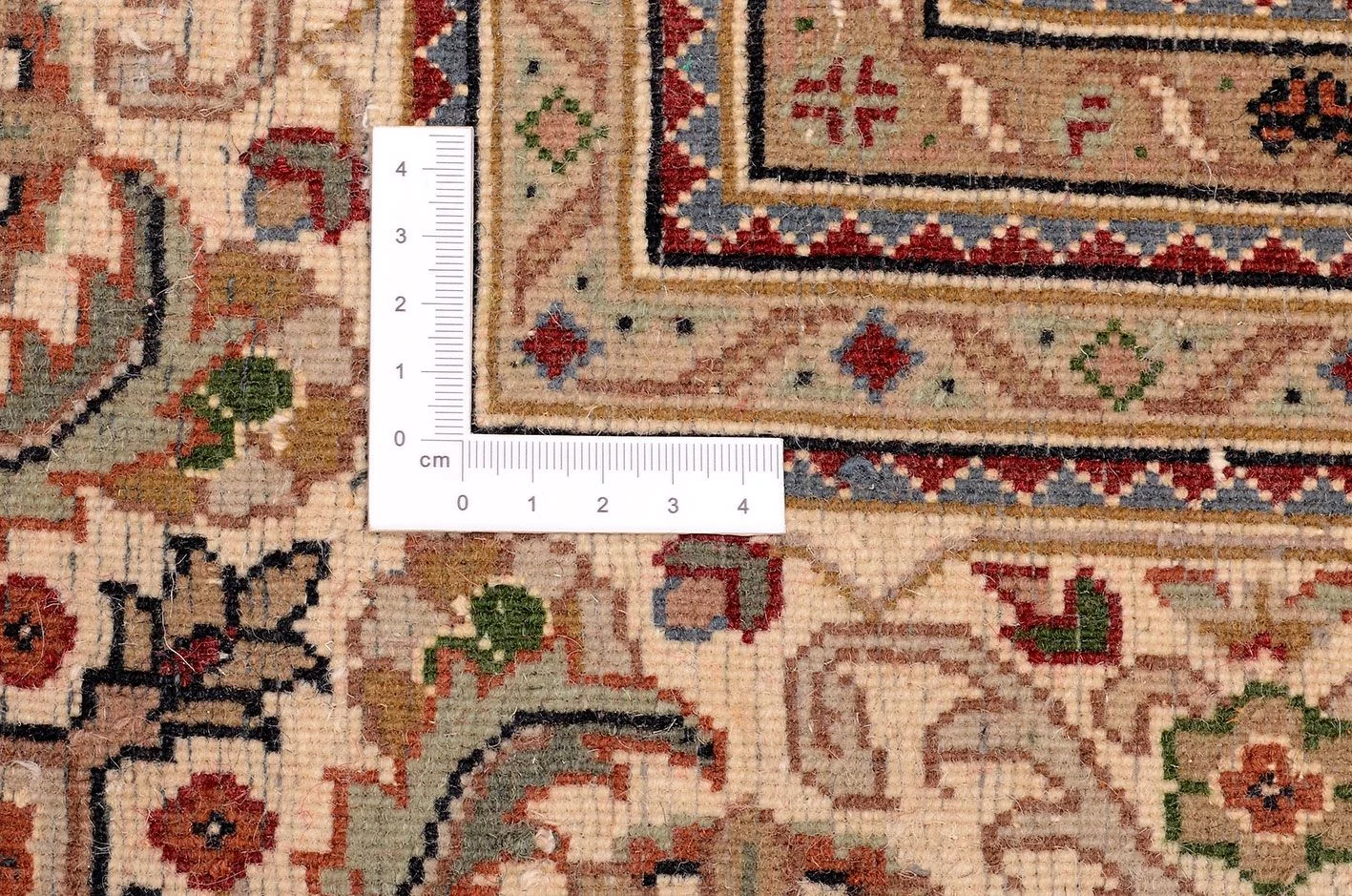 Handgeknüpfter Täbriz Orientteppich 243 × 304 cm