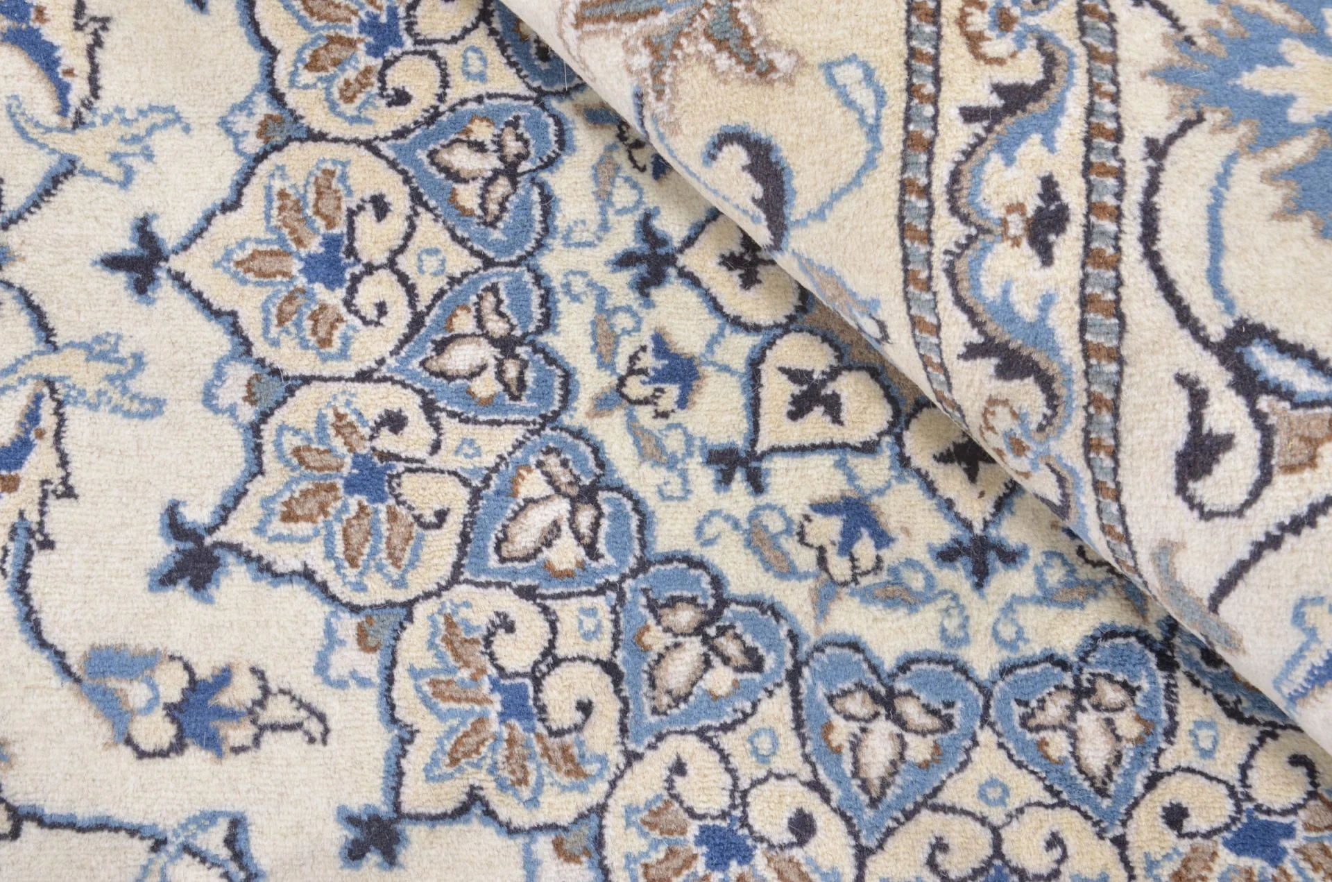 Nain Perserteppich aus Iran, 194 × 288 cm