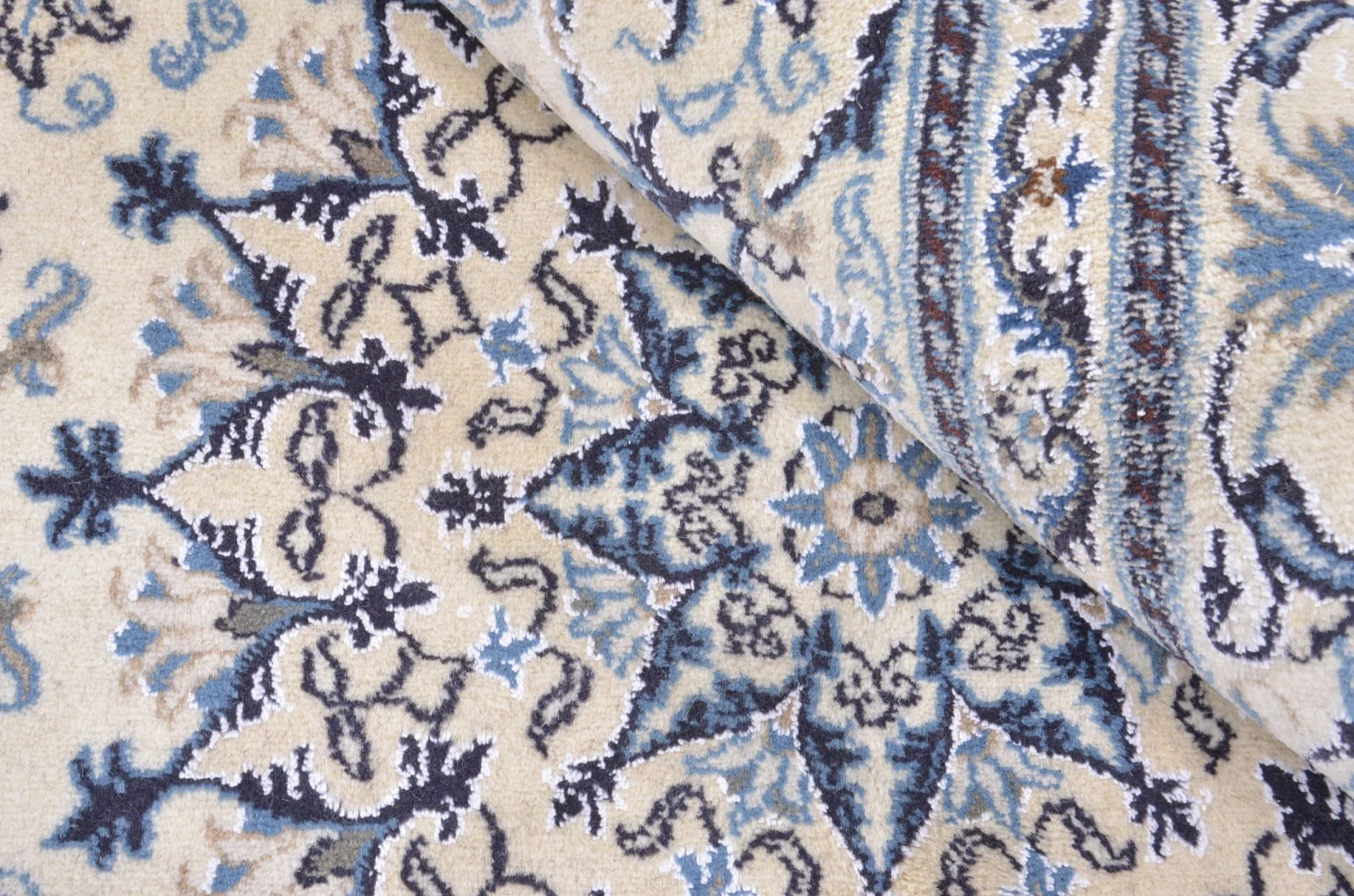 Nain Perserteppich aus Iran, 167 × 257 cm