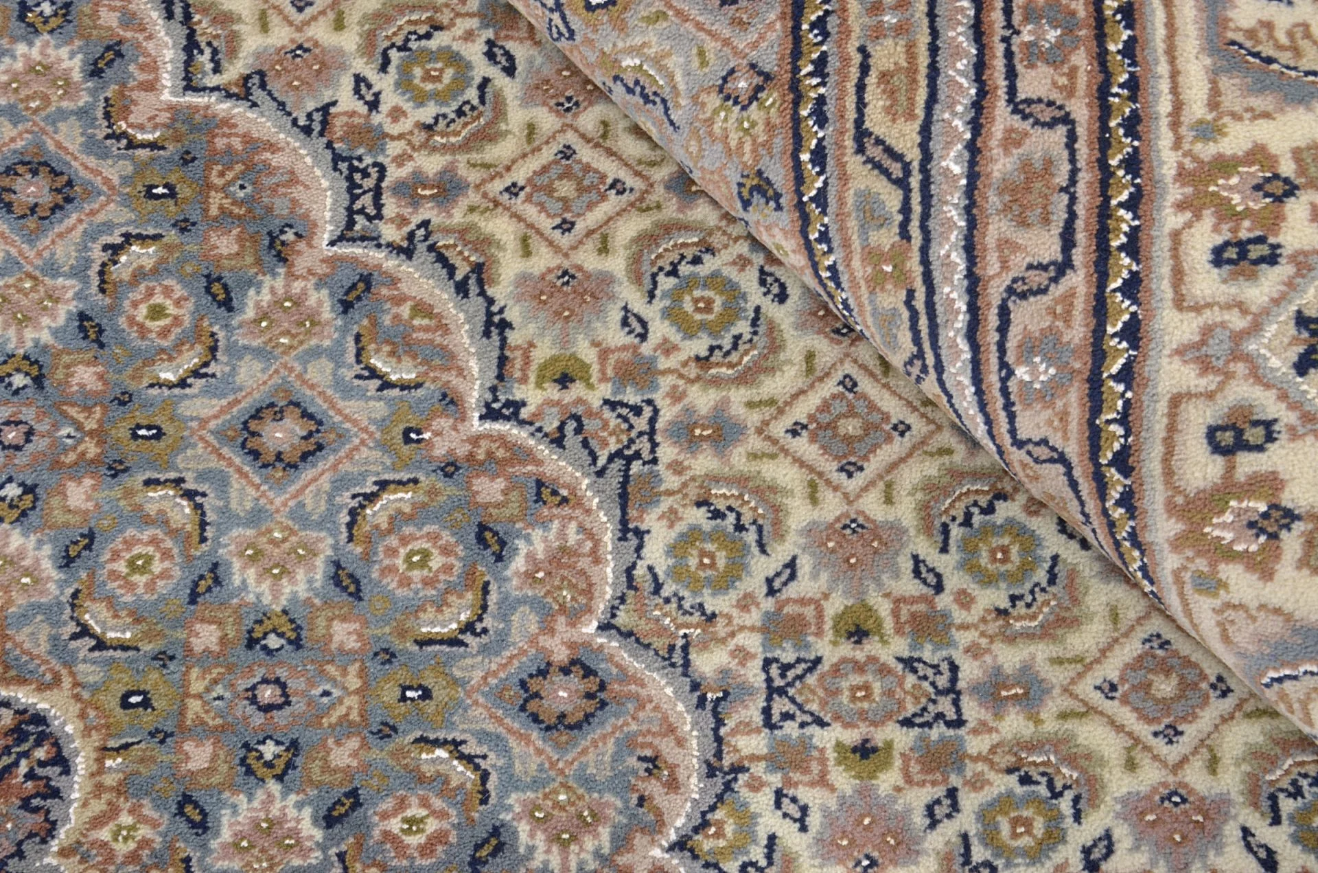 Handgeknüpfter Täbriz Orientteppich 251 × 296 cm