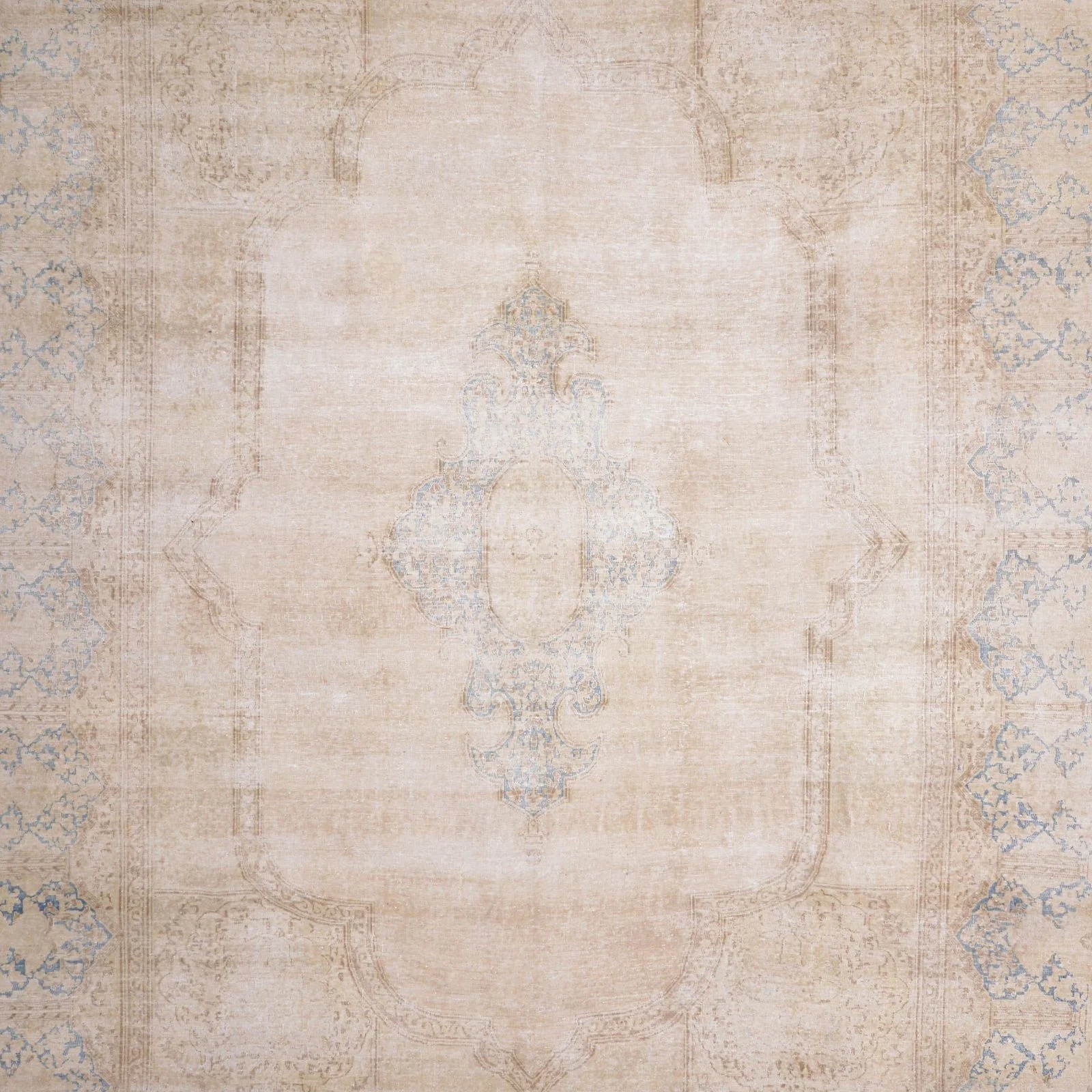 Orientteppich 369 × 277 cm aus Wolle, handgeknüpft