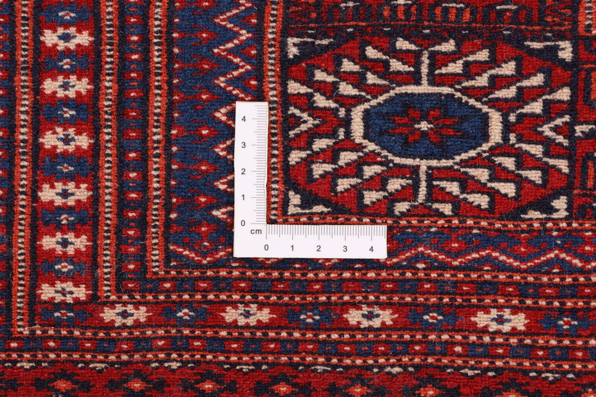 Handgeknüpfter Perserteppich 228 × 306 cm