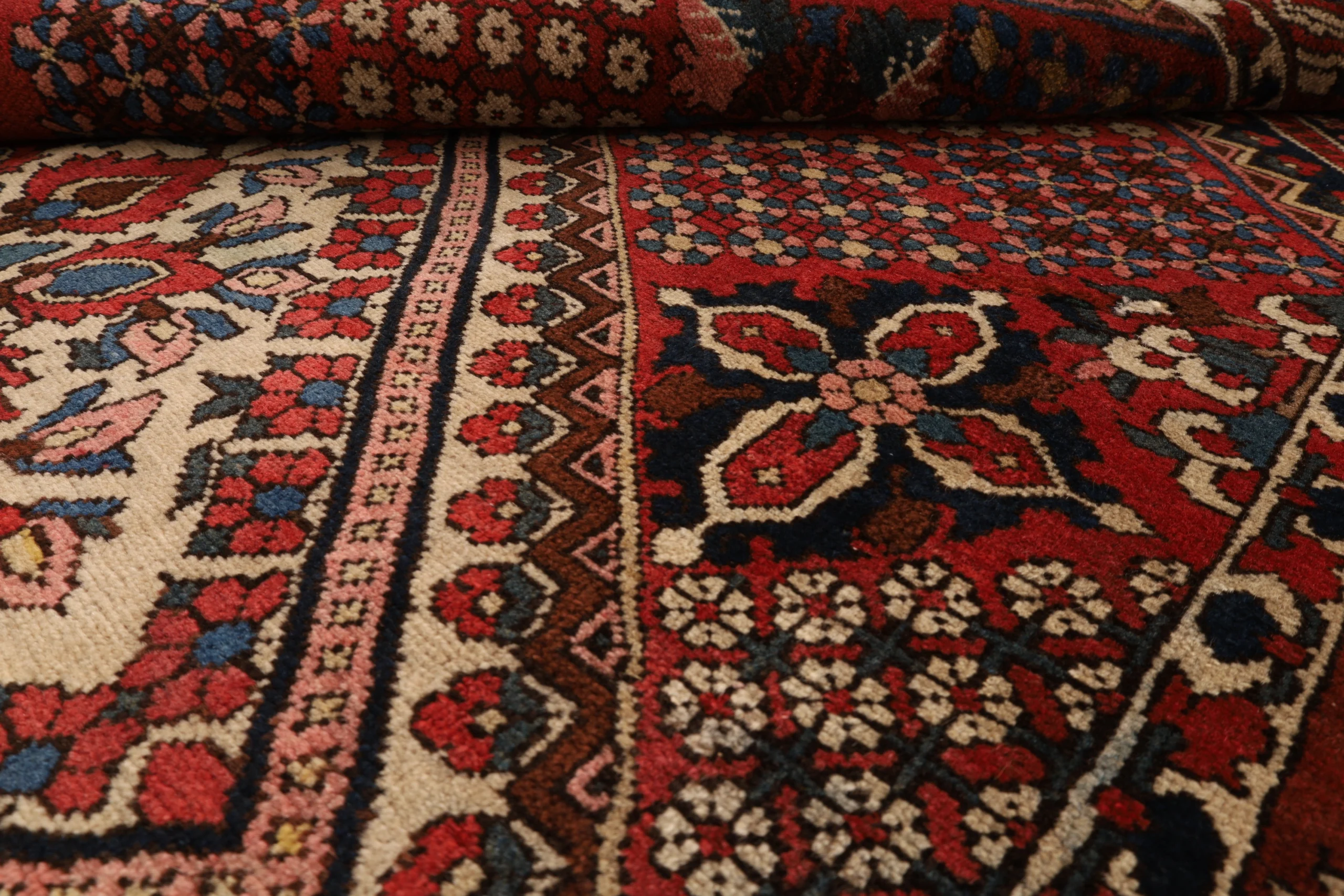 Handgeknüpfter Bakhtiari Perserteppich 208 × 137 cm