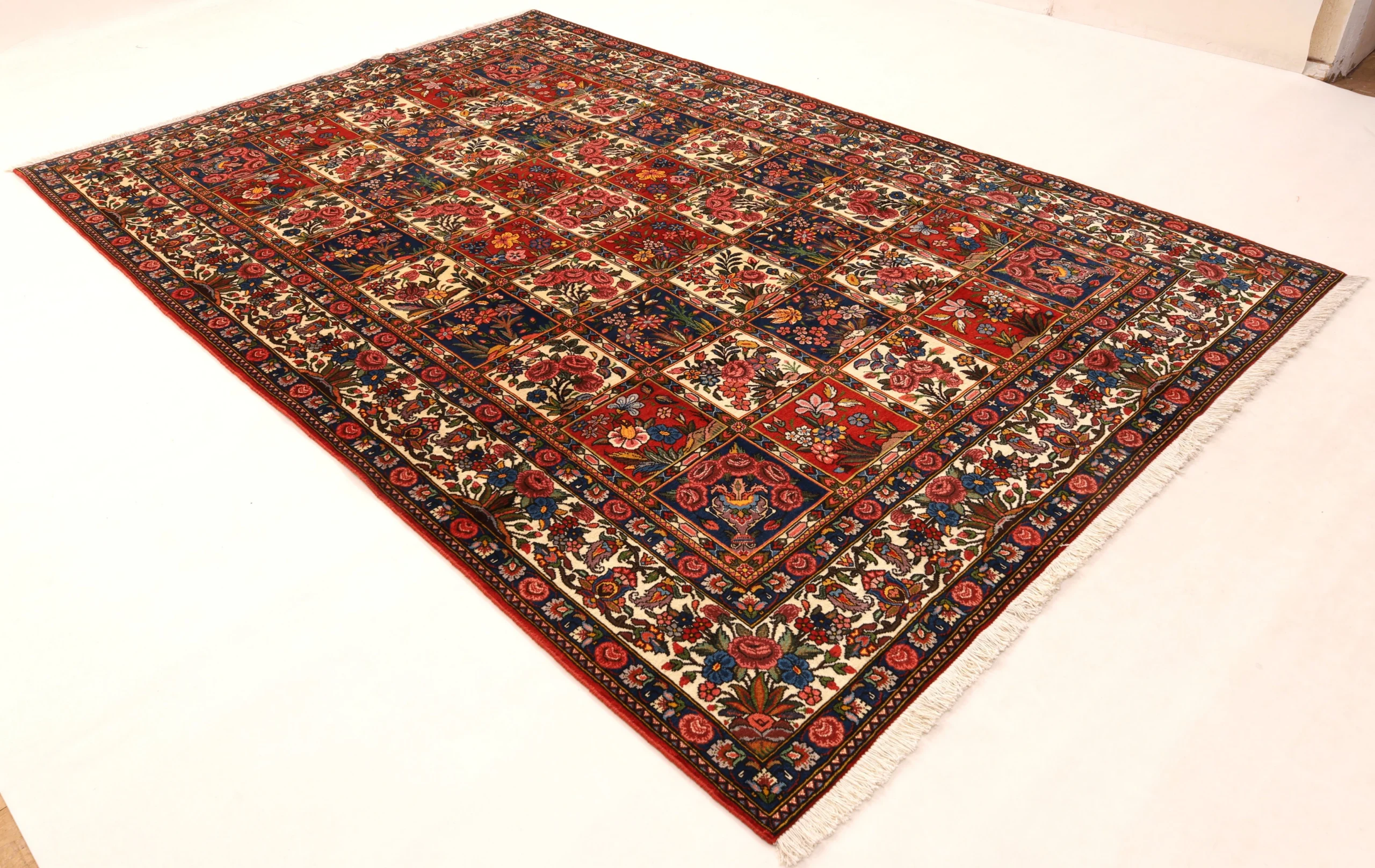 Handgeknüpfter Bakhtiari Perserteppich 322 × 208 cm