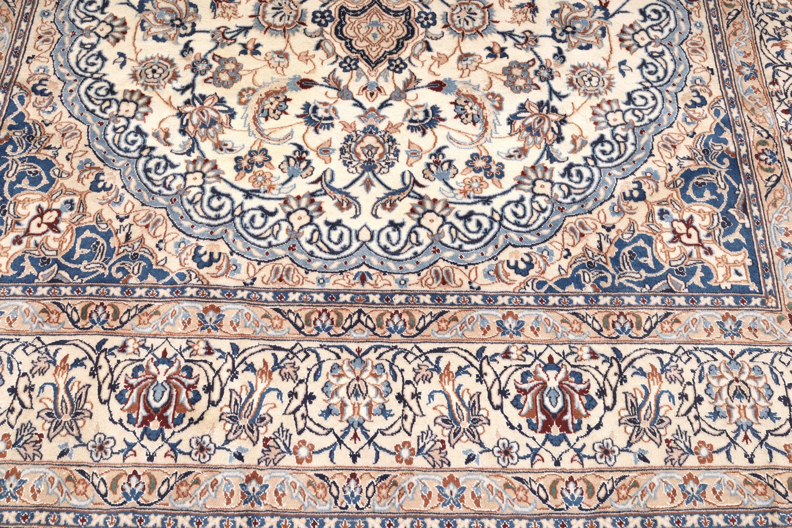 Handgeknüpfter Nain Perserteppich 305 × 200 cm