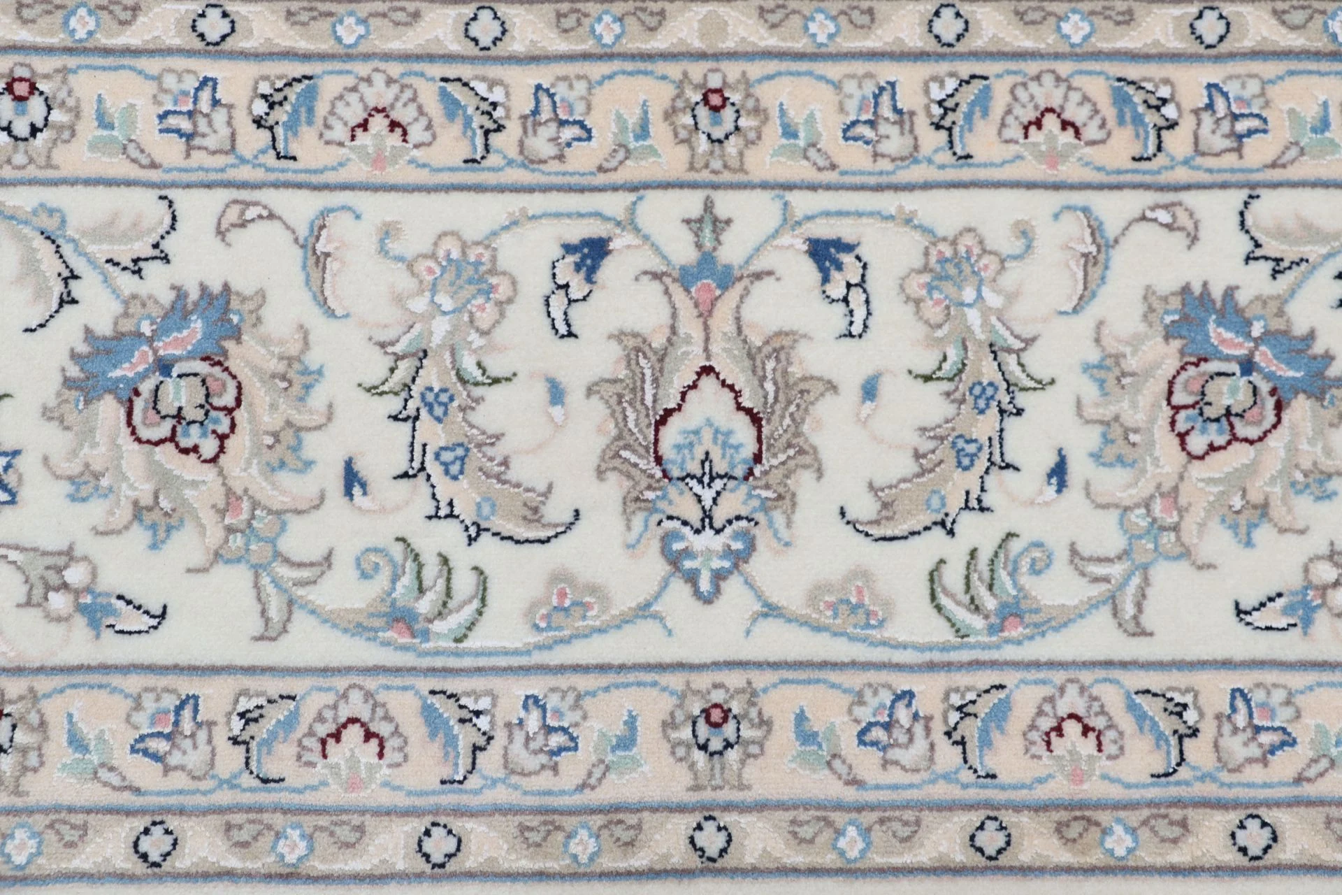 Handgeknüpfter Nain Perserteppich 252 × 352 cm