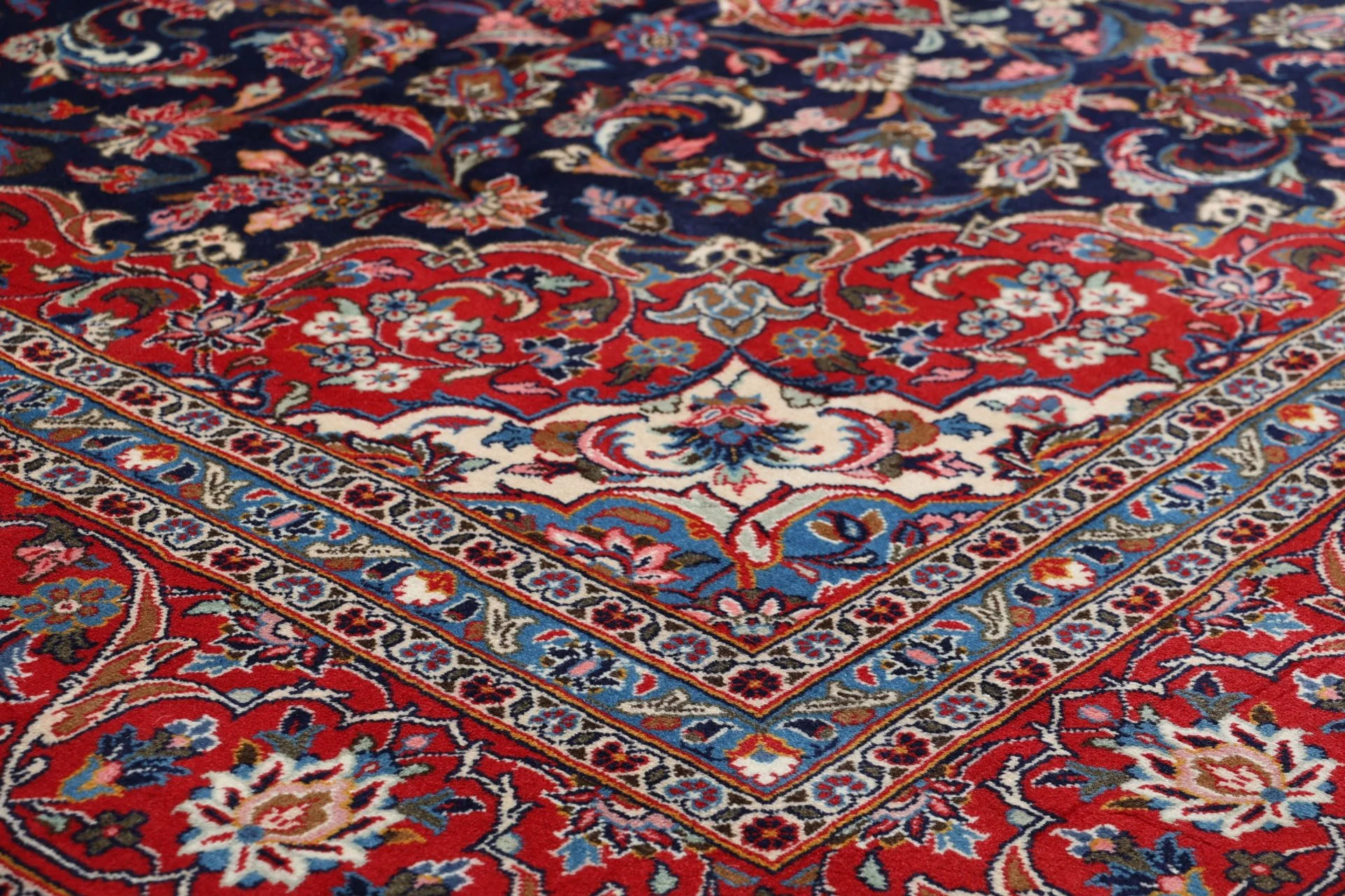 Handgeknüpfter Kashan Perserteppich, 243 × 345 cm, Wolle