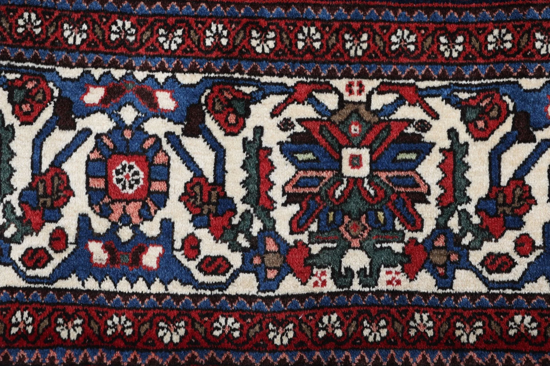 Perserteppich aus Iran, 215 × 319 cm