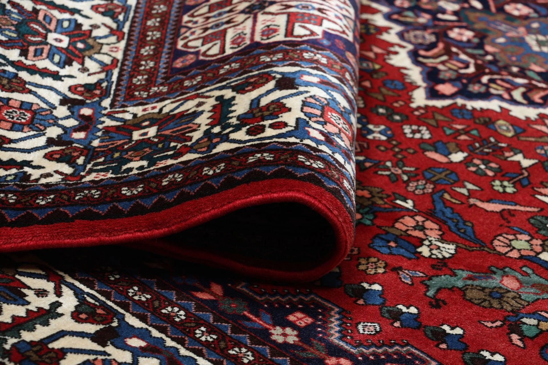 Perserteppich aus Iran, 215 × 319 cm