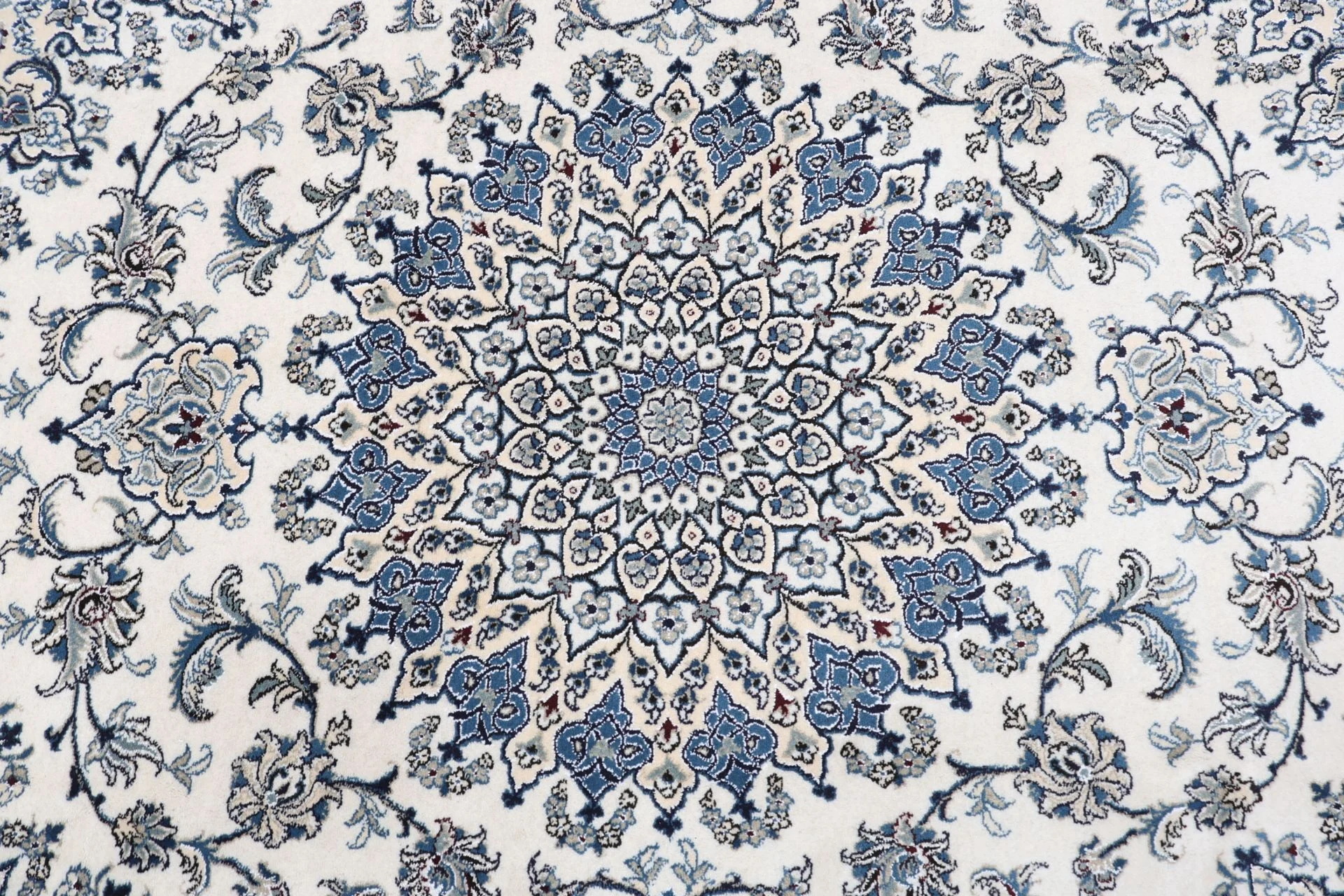 Nain Perserteppich 246 × 296 cm aus Wolle, handgeknüpft