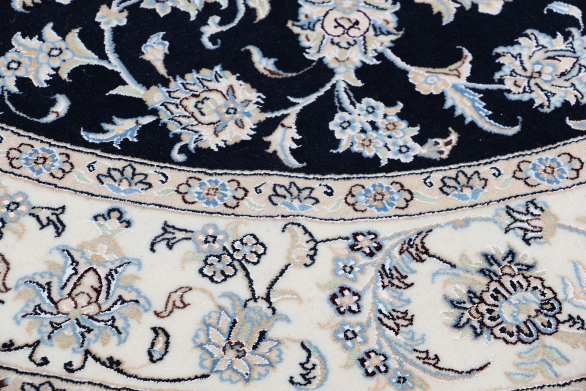 Nain Perserteppich aus Iran, 202 × 202 cm