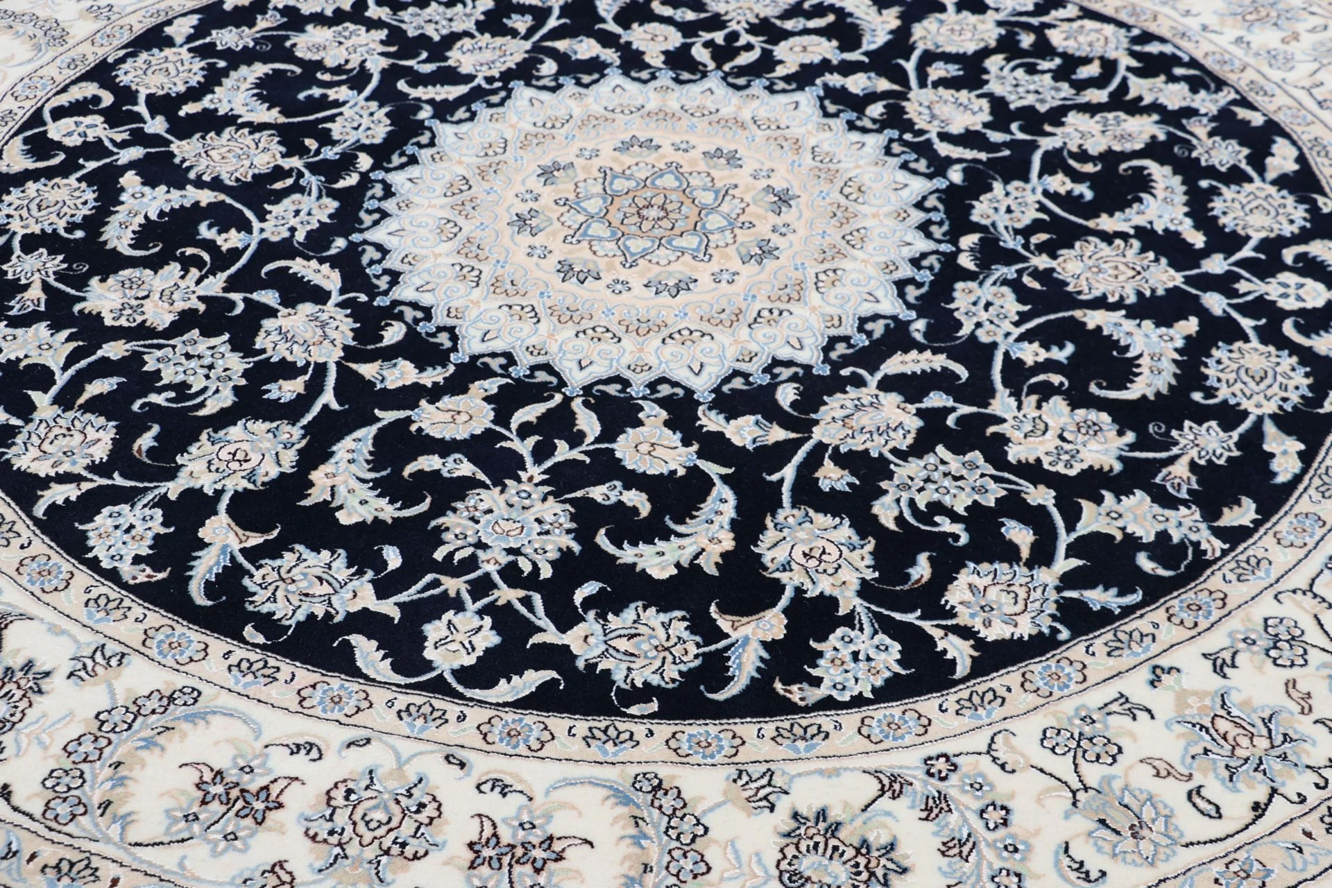 Nain Perserteppich aus Iran, 202 × 202 cm