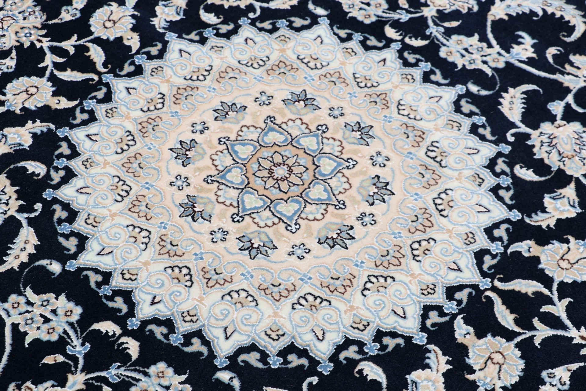 Nain Perserteppich aus Iran, 202 × 202 cm
