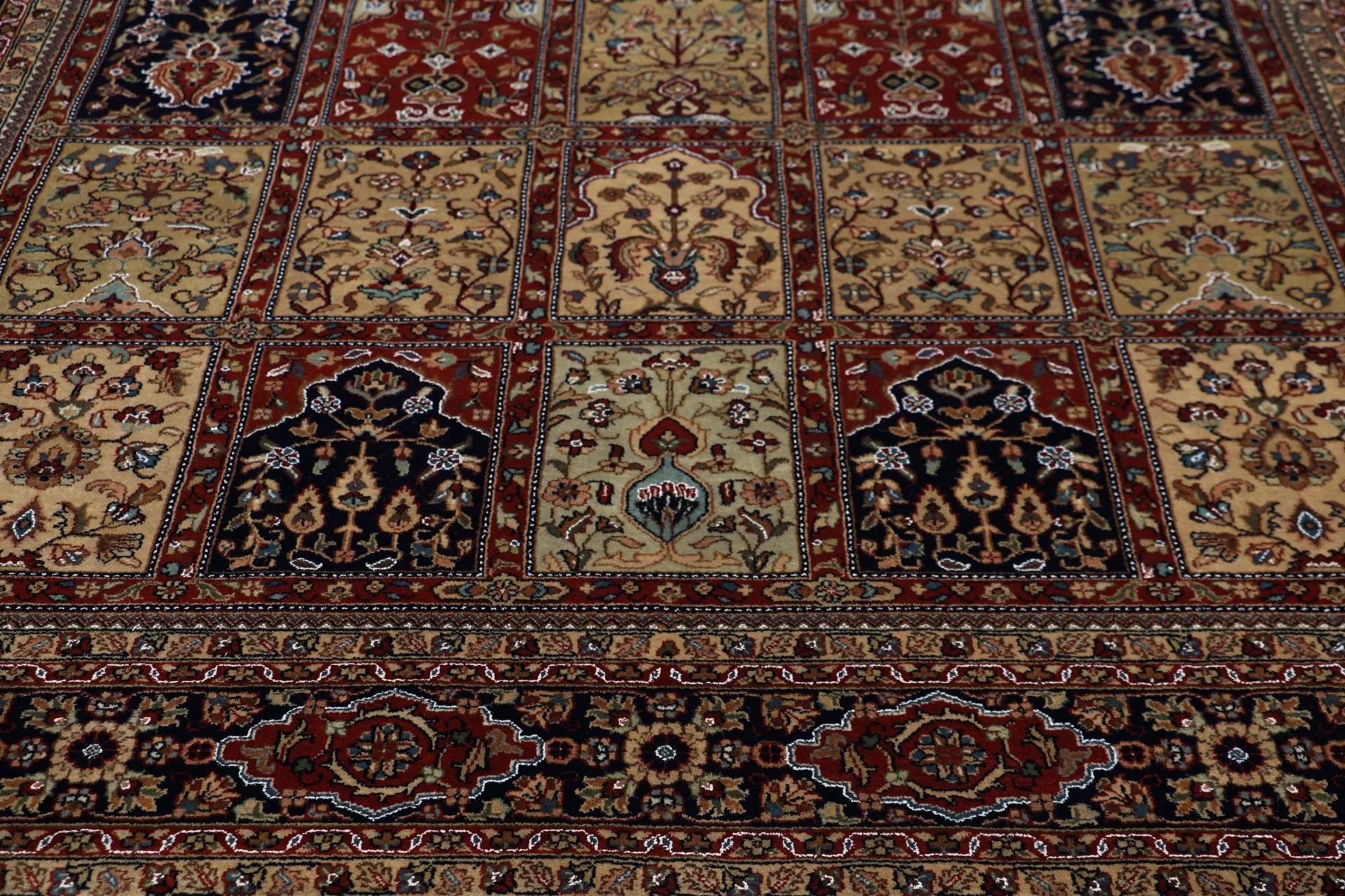 Handgeknüpfter Ghom Orientteppich 196 × 254 cm