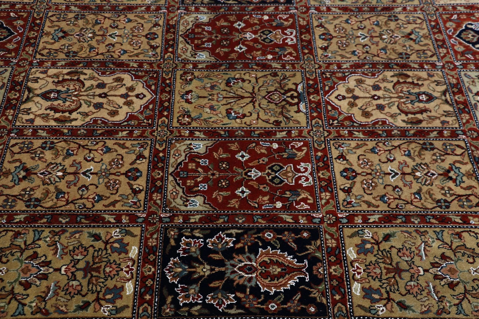 Handgeknüpfter Ghom Orientteppich 196 × 254 cm