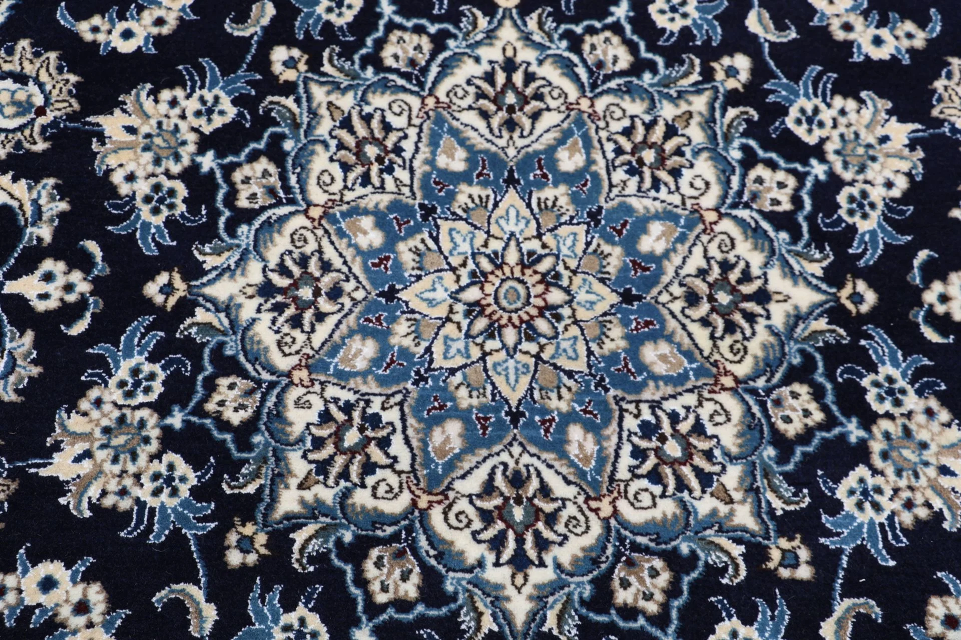Nain Perserteppich 198 × 198 cm aus Wolle, handgeknüpft