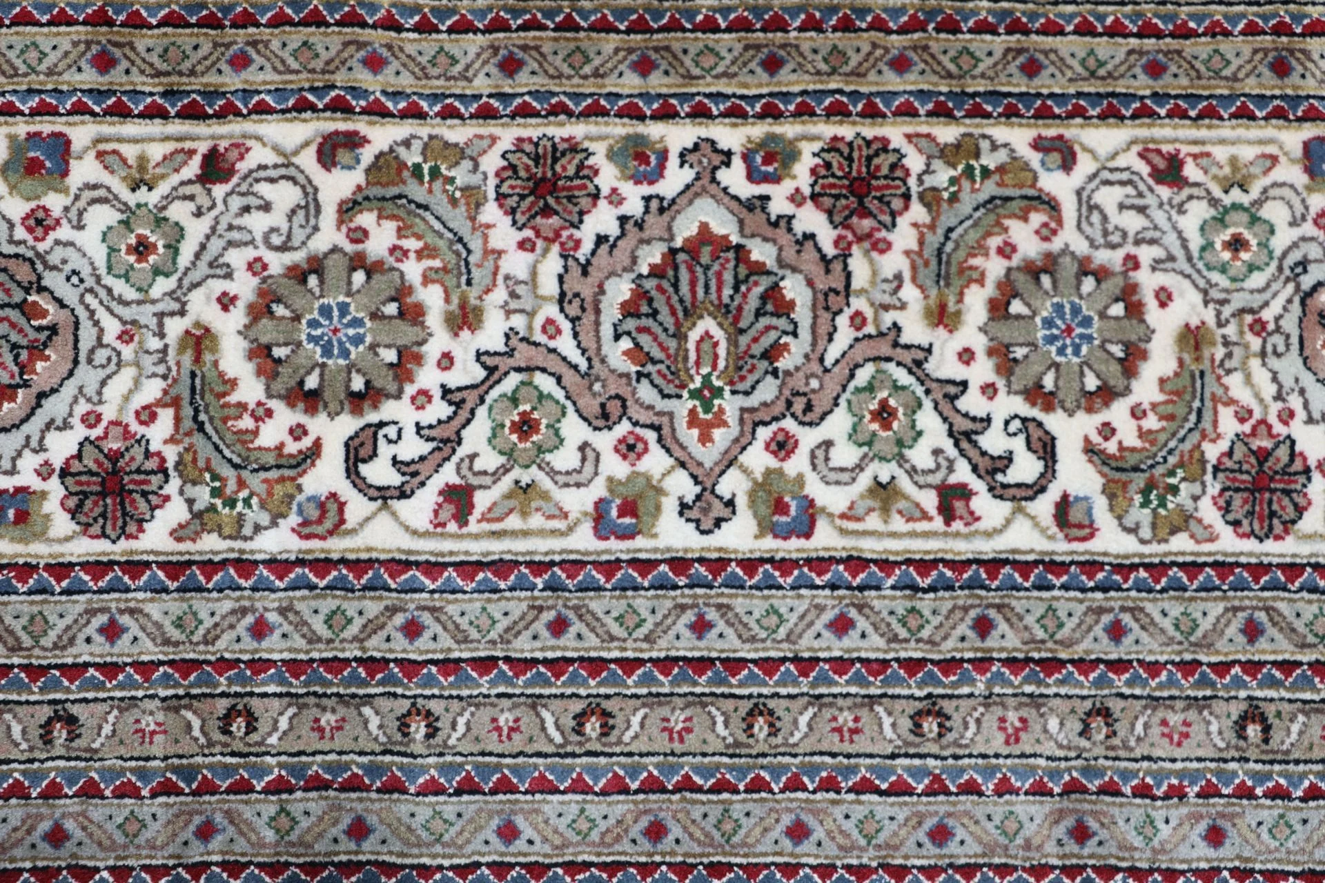 Täbriz Orientteppich 298 × 396 cm aus Wolle, handgeknüpft