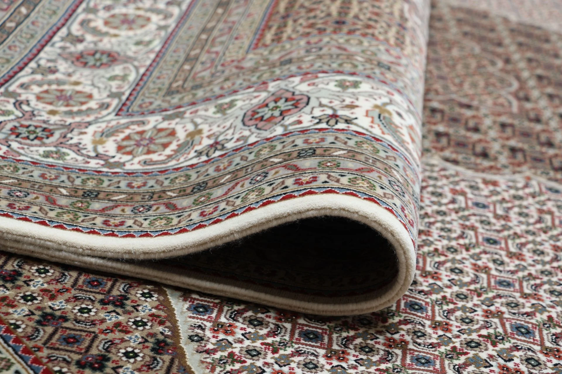 Handgeknüpfter Täbriz Orientteppich 252 × 354 cm