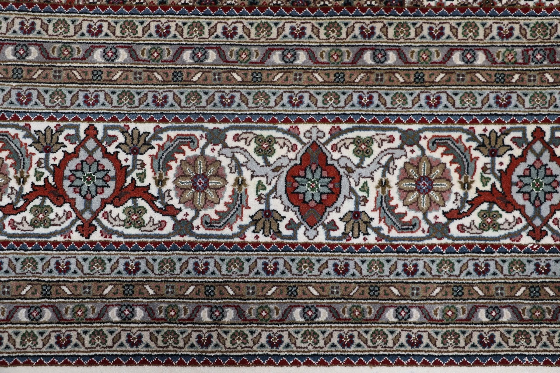 Handgeknüpfter Täbriz Orientteppich 250 × 354 cm