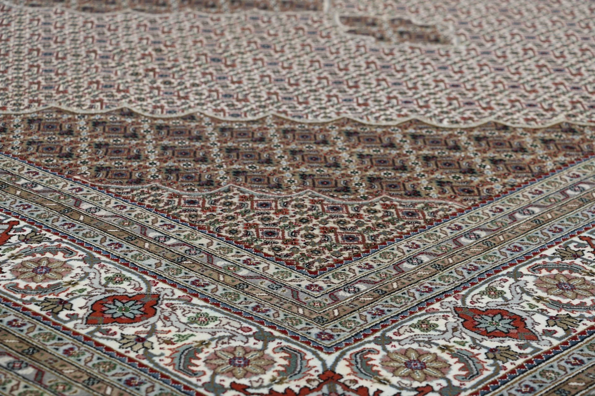 Handgeknüpfter Täbriz Orientteppich 250 × 354 cm