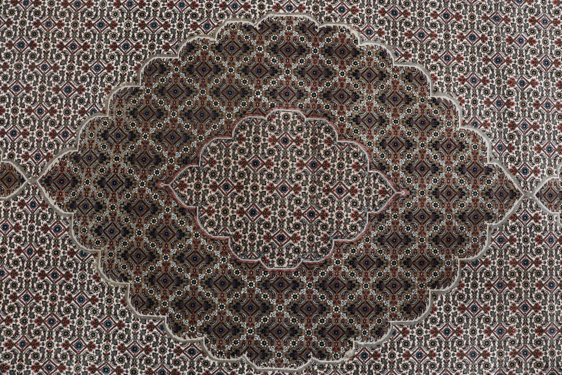 Handgeknüpfter Täbriz Orientteppich 250 × 354 cm
