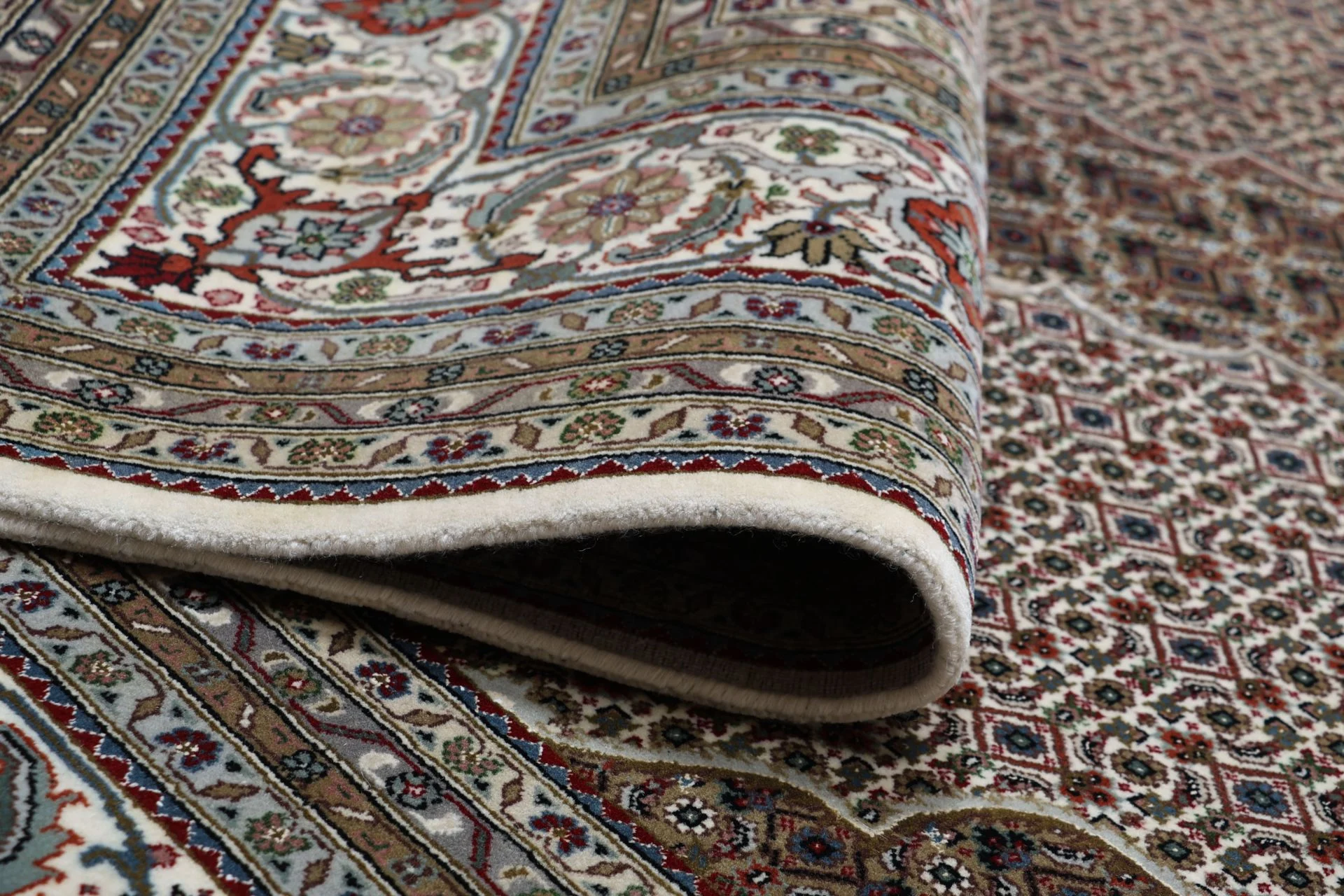 Handgeknüpfter Täbriz Orientteppich 250 × 354 cm