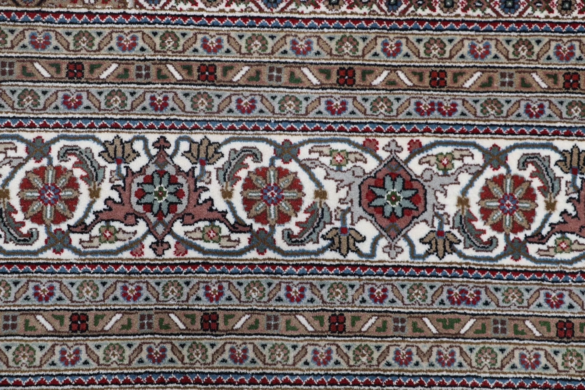 Handgeknüpfter Täbriz Orientteppich 250 × 349 cm