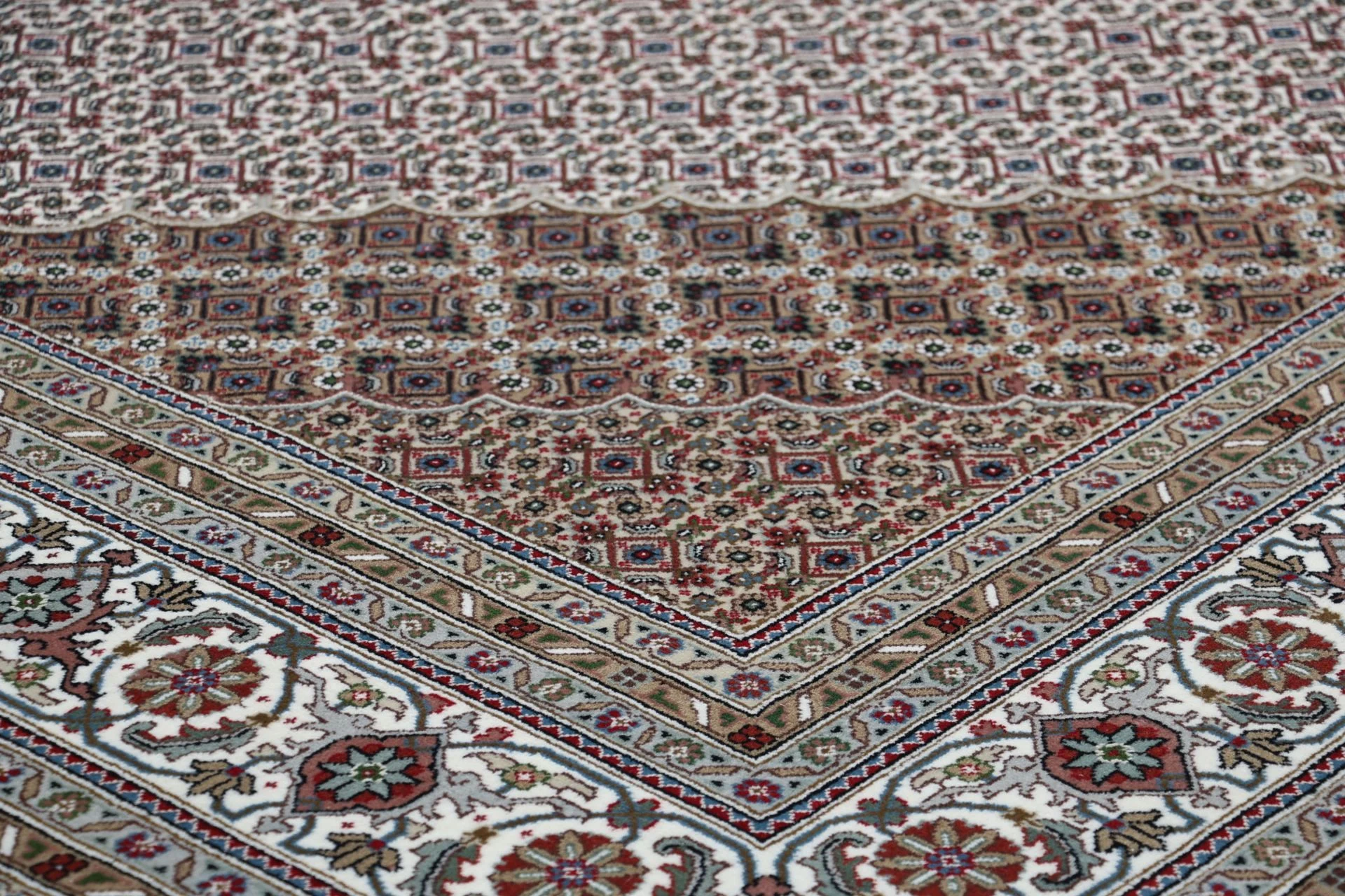 Handgeknüpfter Täbriz Orientteppich 250 × 349 cm
