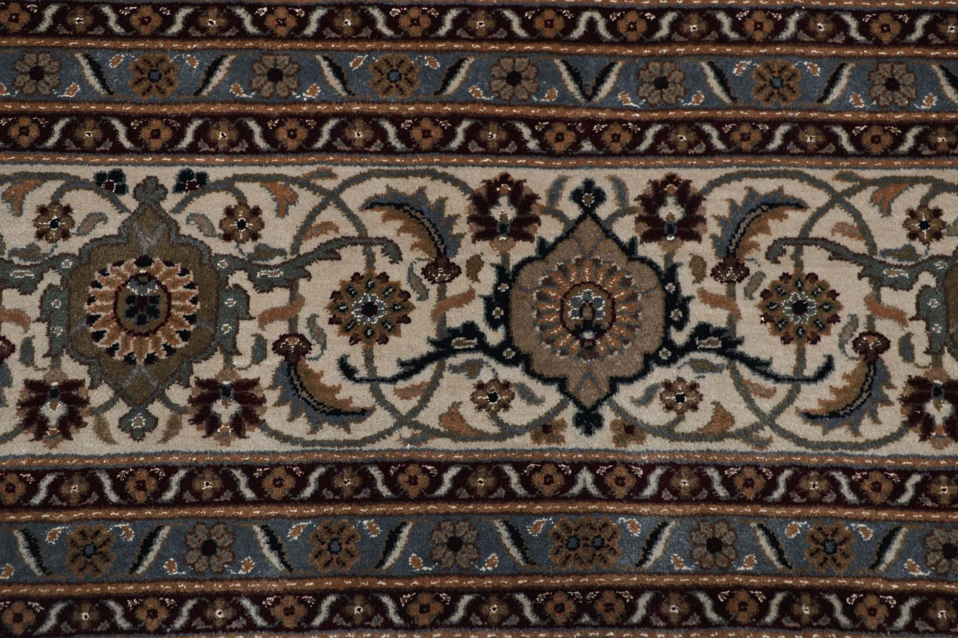 Täbriz Orientteppich 253 × 304 cm aus Wolle, handgeknüpft
