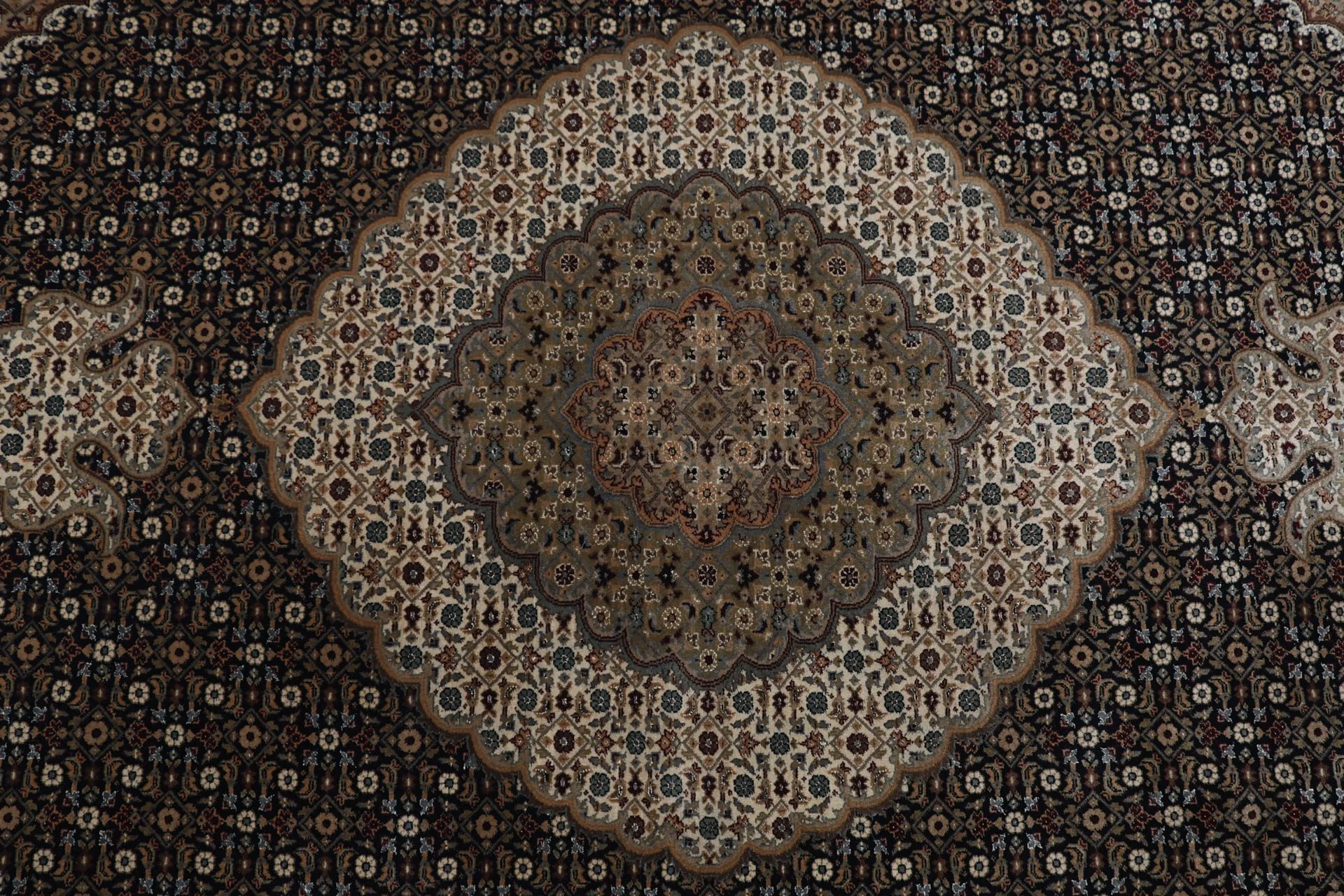 Täbriz Orientteppich 253 × 304 cm aus Wolle, handgeknüpft