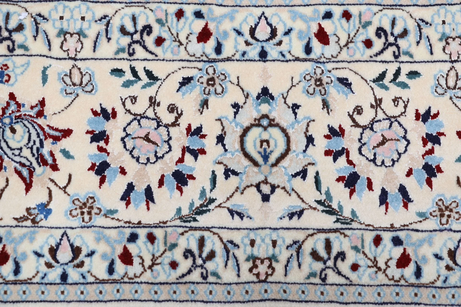 Handgeknüpfter Nain Perserteppich, 160 × 242 cm, Wolle & Seide