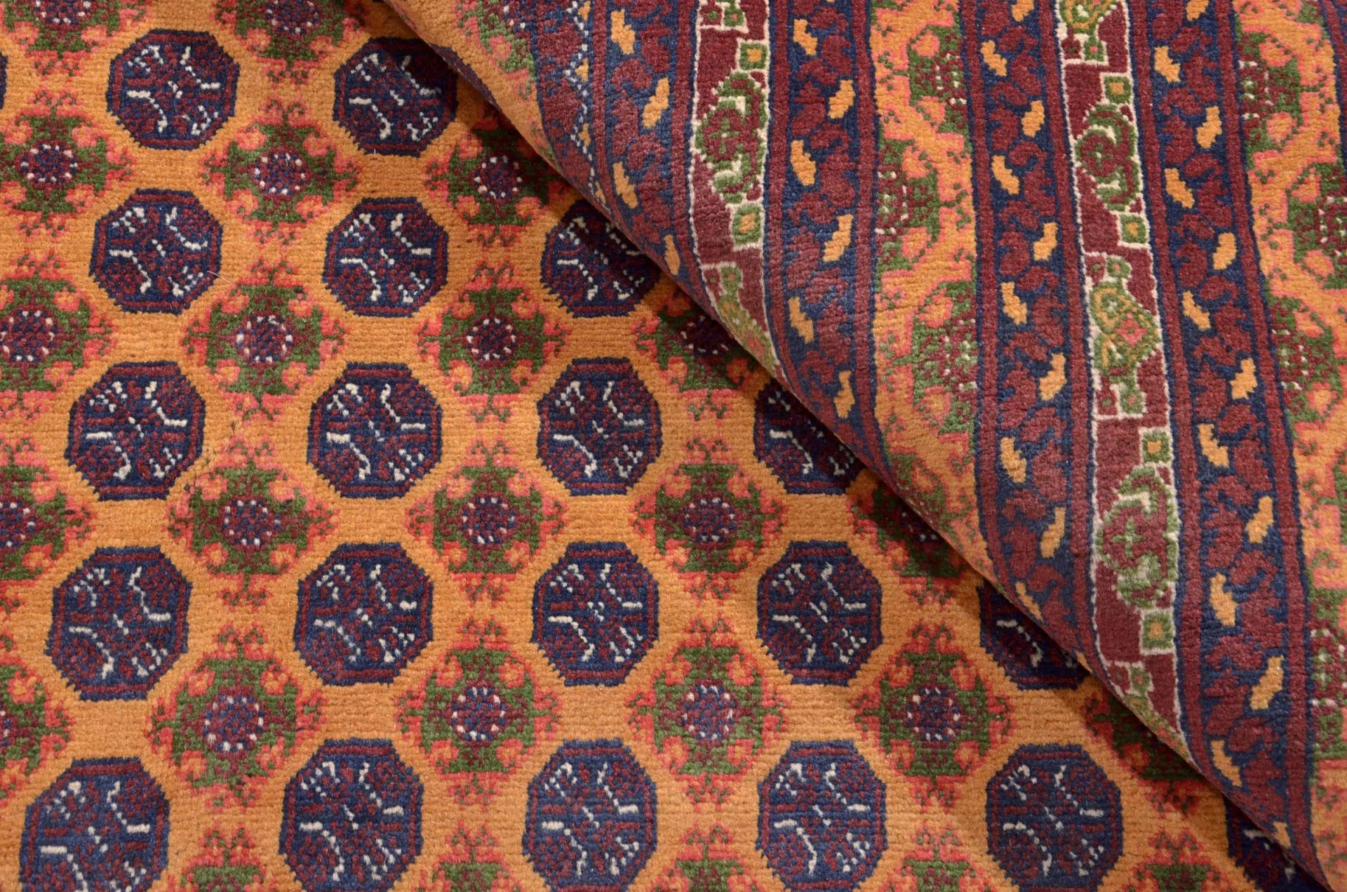 Orientteppich aus Pakistan, 204 × 297 cm
