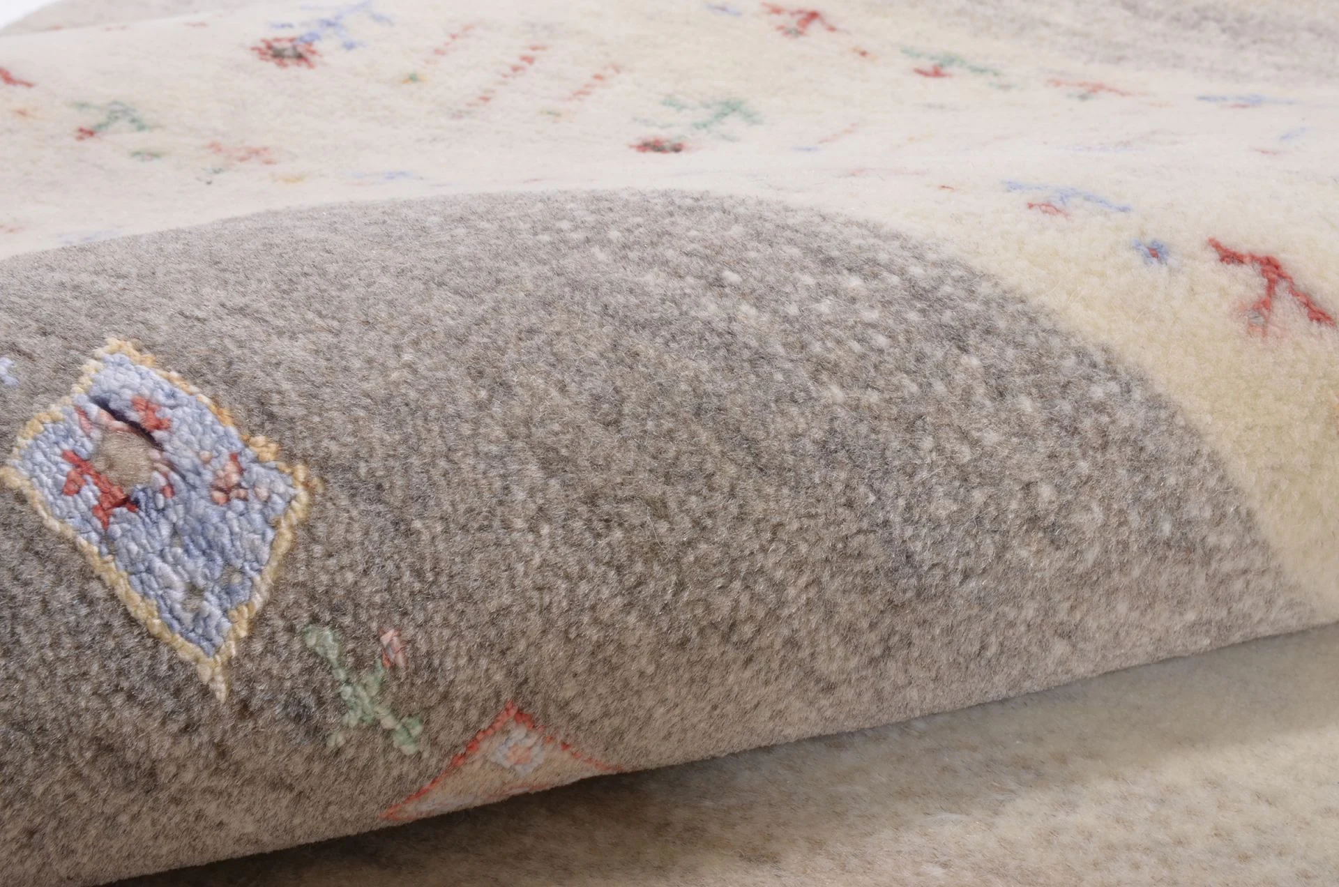 Loribaft Orientteppich 173 × 249 cm aus Wolle & Seide, handgeknüpft