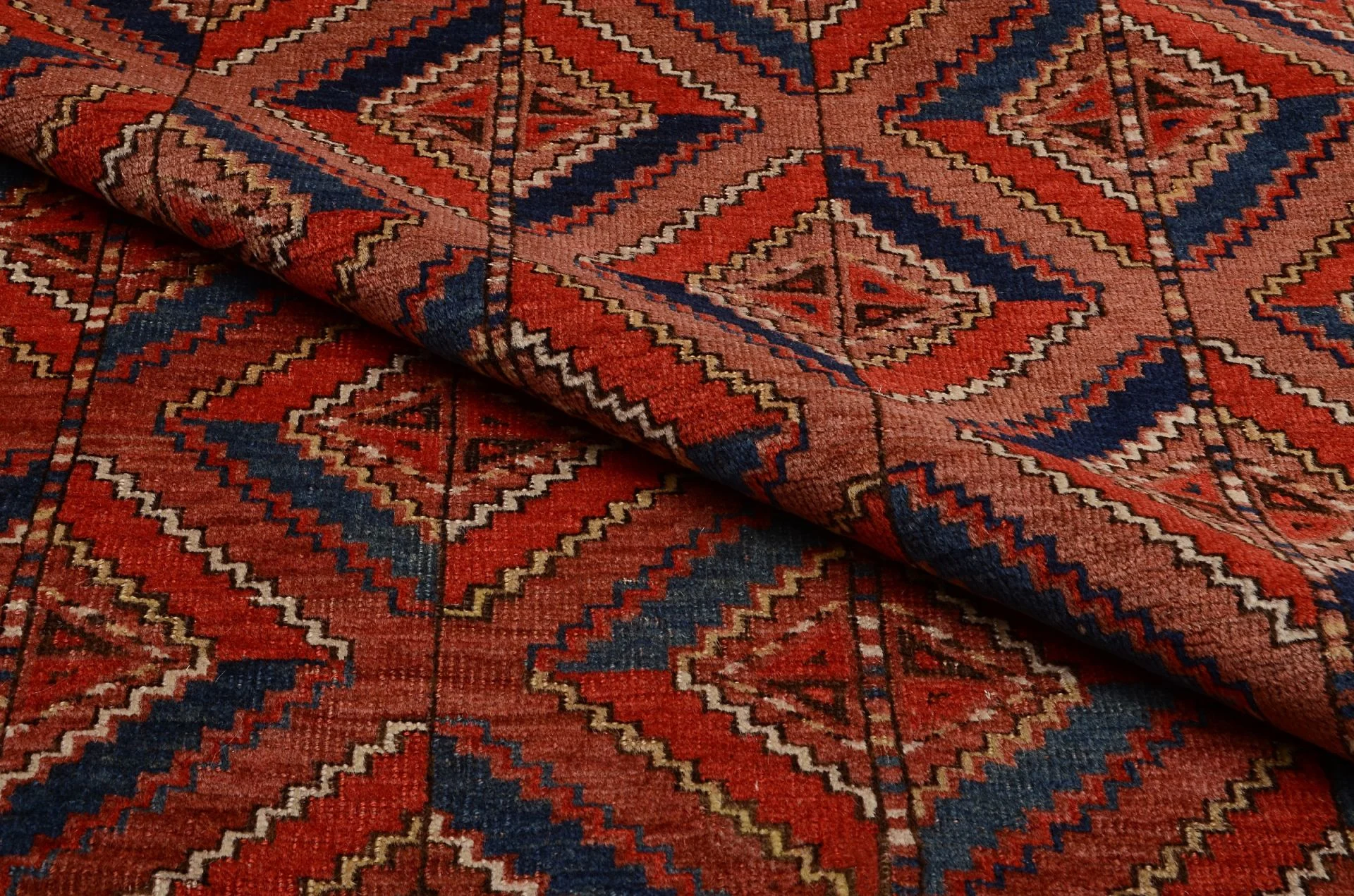 Orientteppich 200 × 260 cm aus Wolle, handgeknüpft