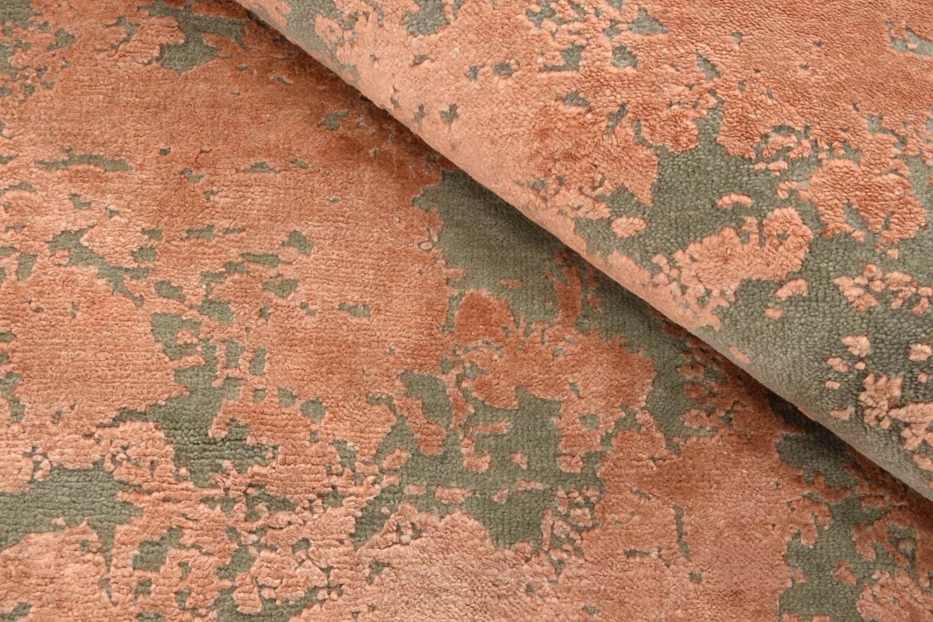 Orientteppich 174 × 244 cm aus Seide, handgeknüpft