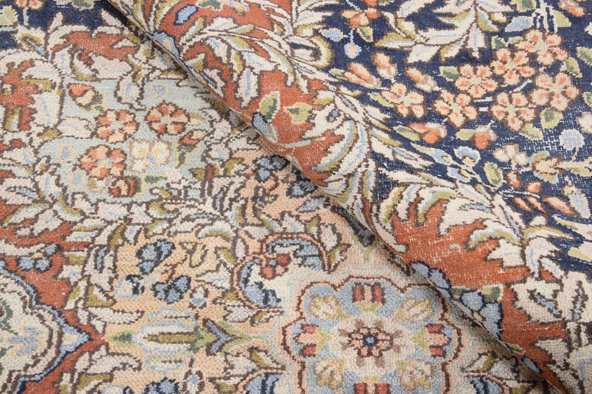 Handgeknüpfter Orientteppich 270 × 365 cm