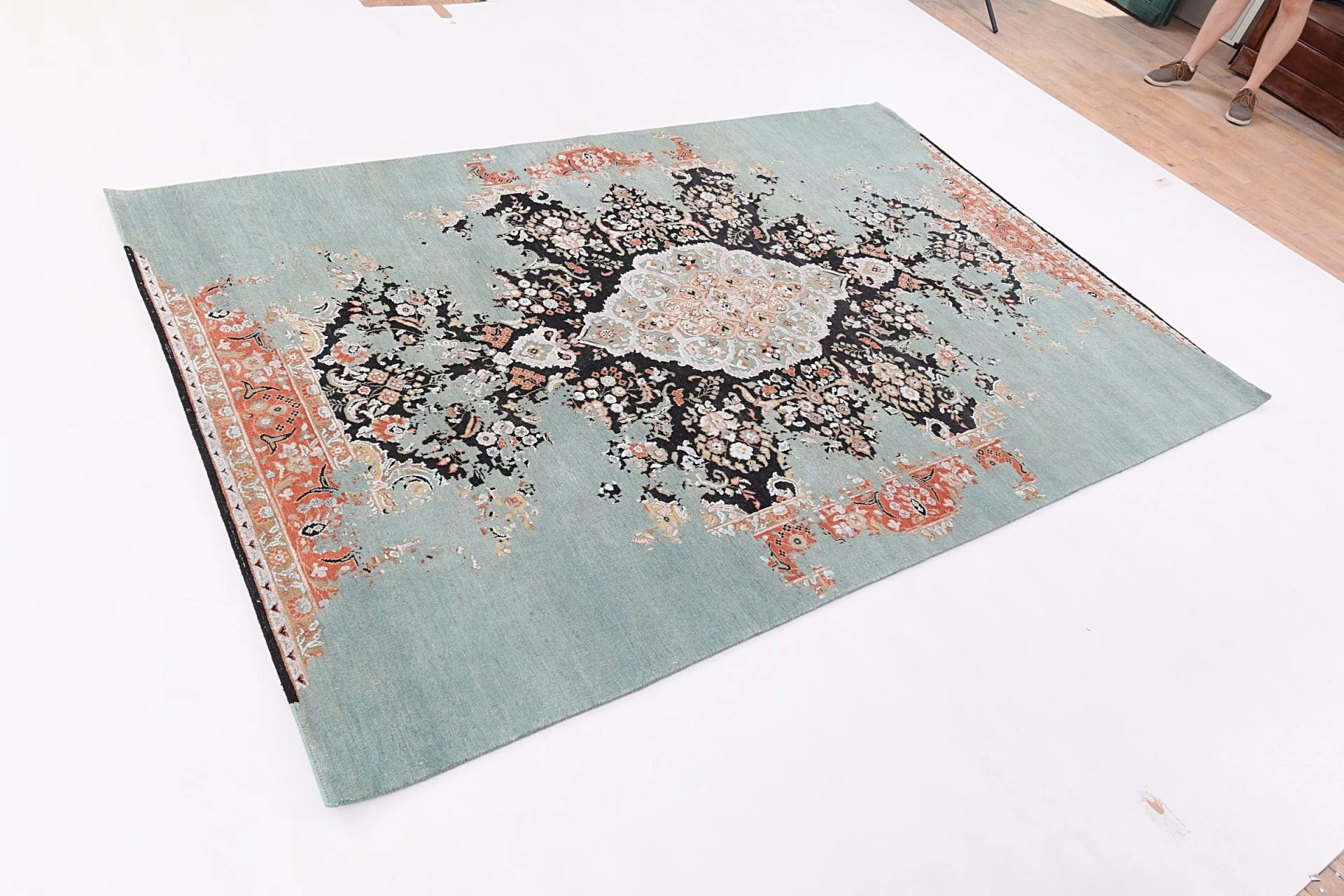 Handgeknüpfter Orientteppich 184 × 274 cm