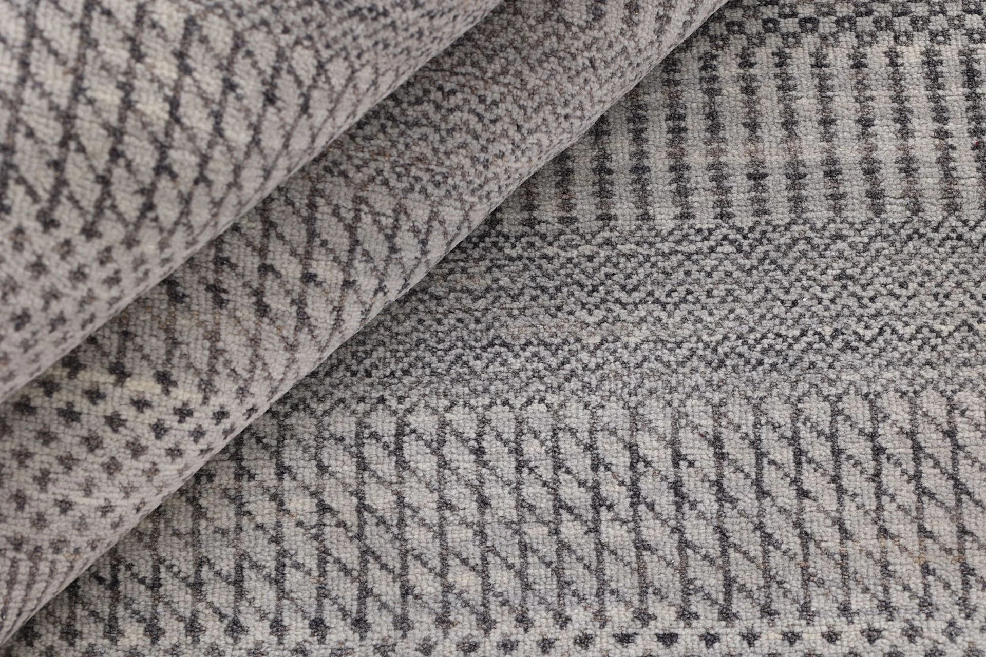 Handgeknüpfter Orientteppich, 274 × 372 cm, Wolle & Seide