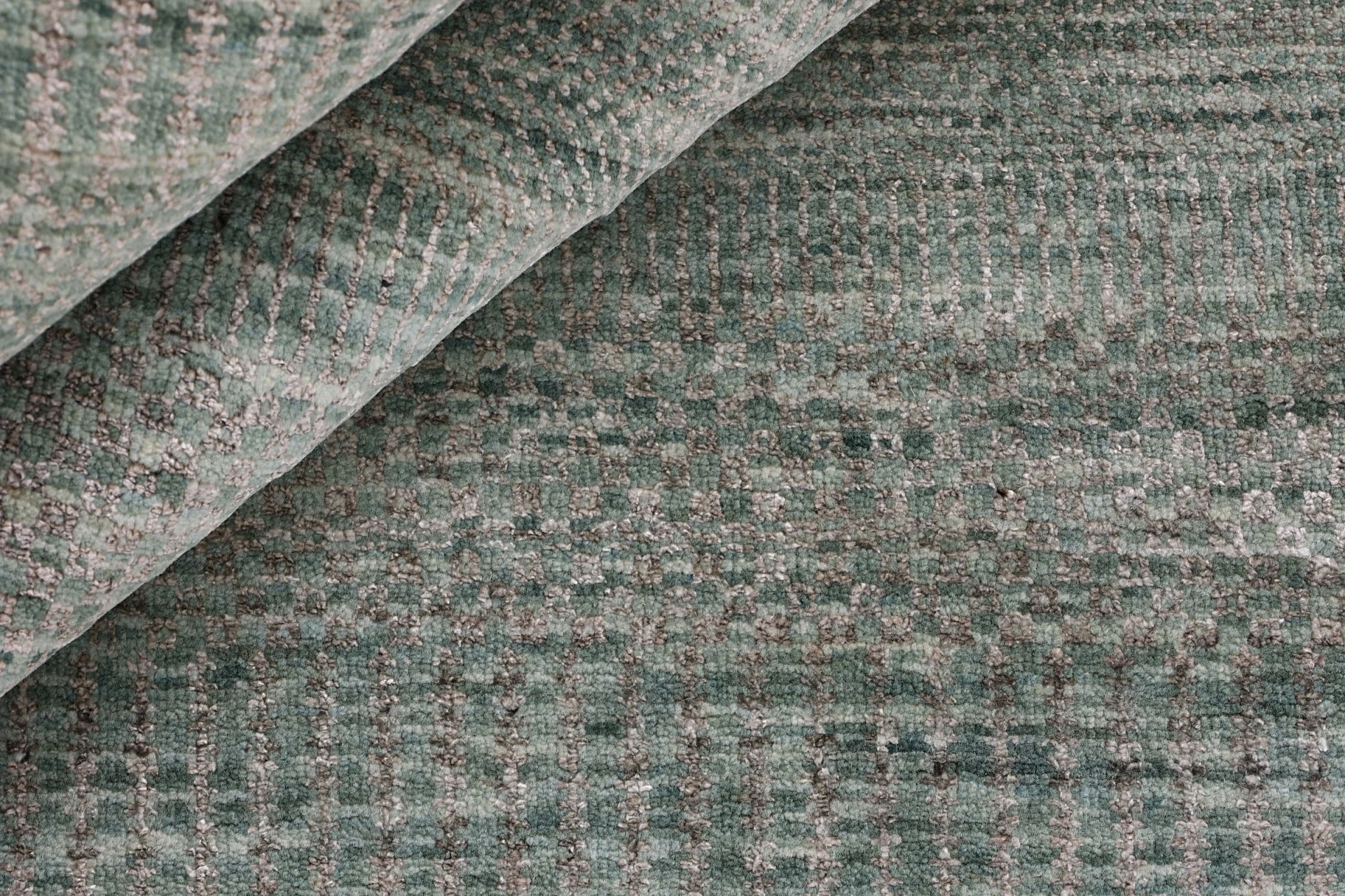 Orientteppich 276 × 374 cm aus Wolle & Seide, handgeknüpft