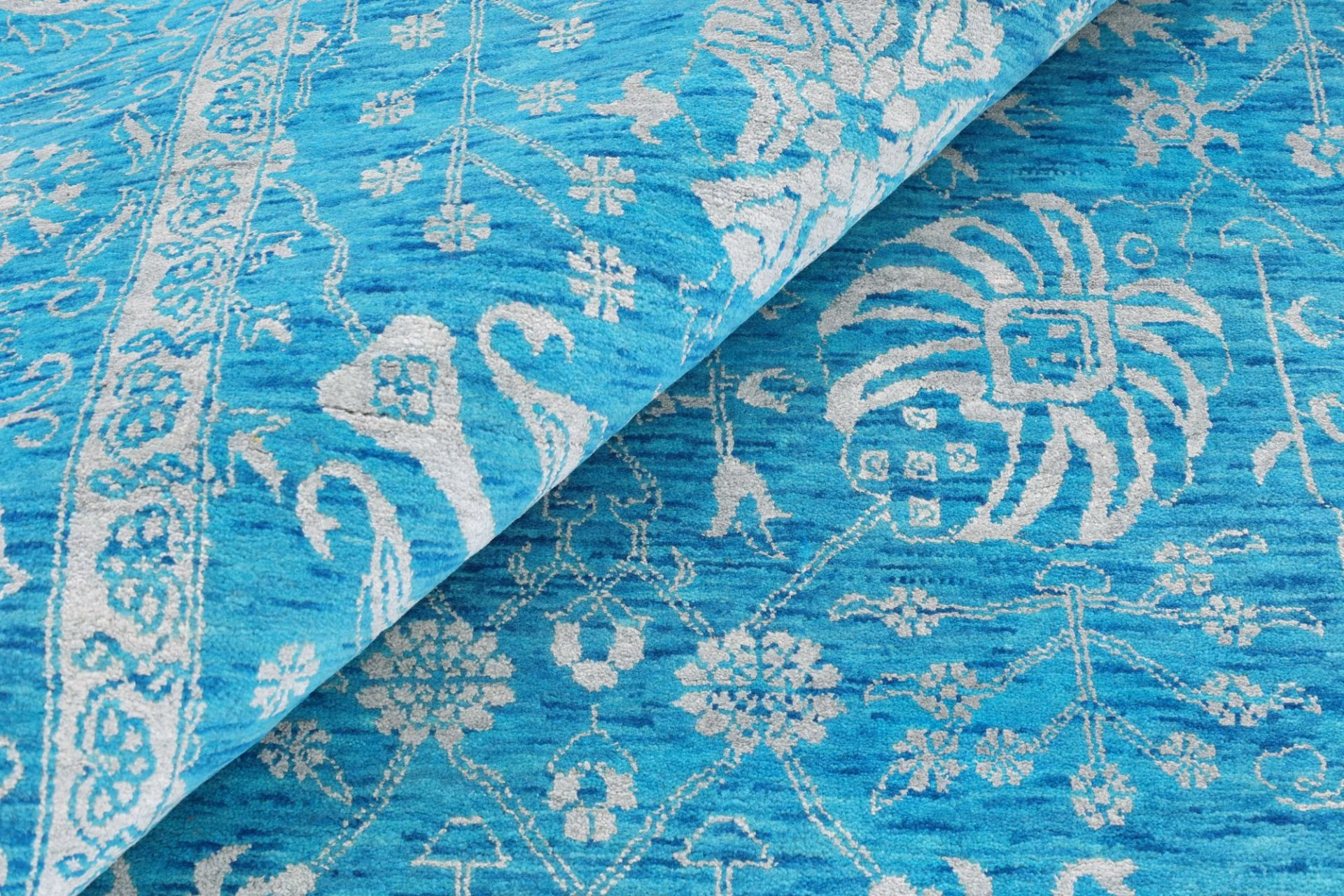 Orientteppich 320 × 240 cm aus Wolle & Seide, handgeknüpft